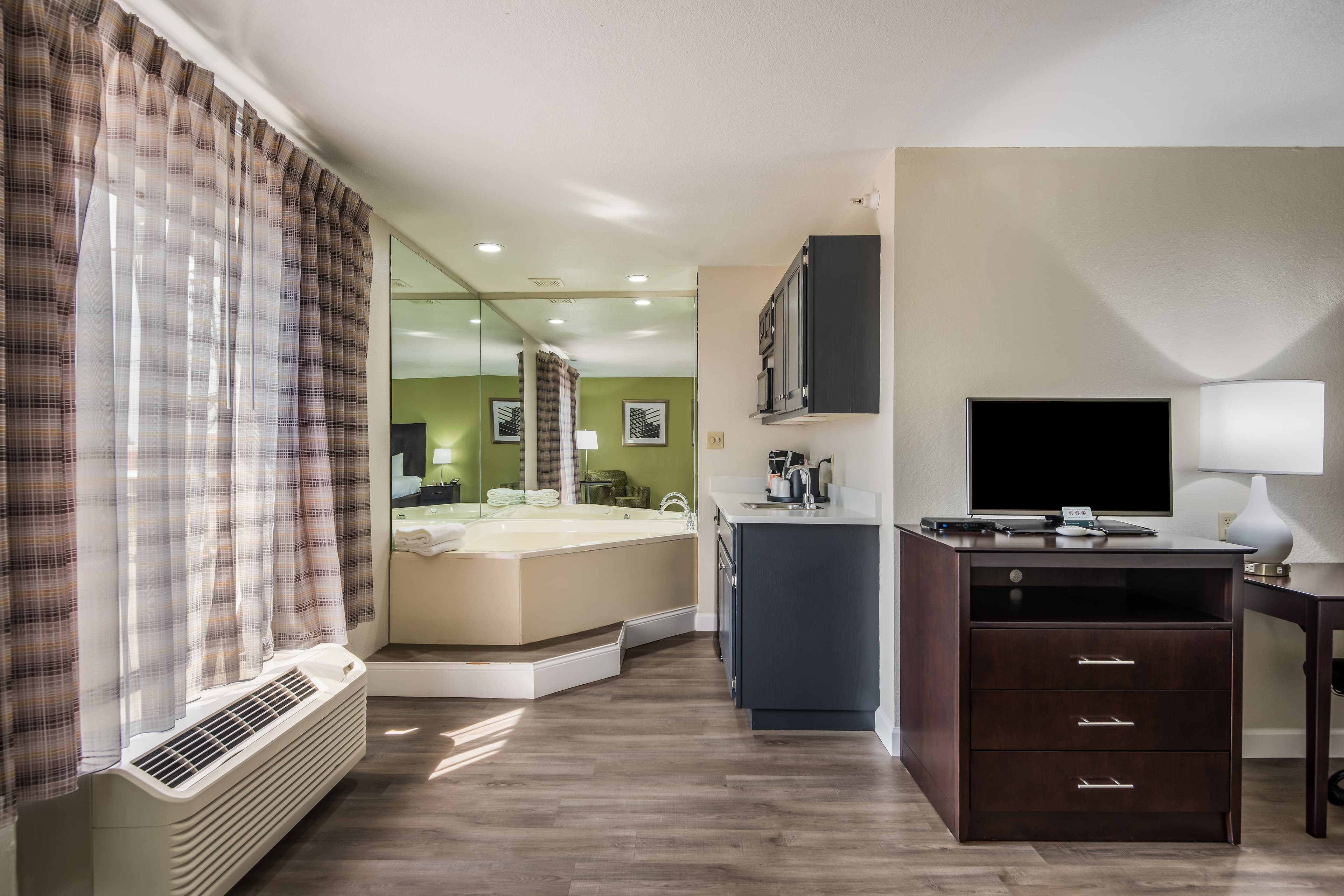 Quality Inn & Suites Quincy - Downtown — 14