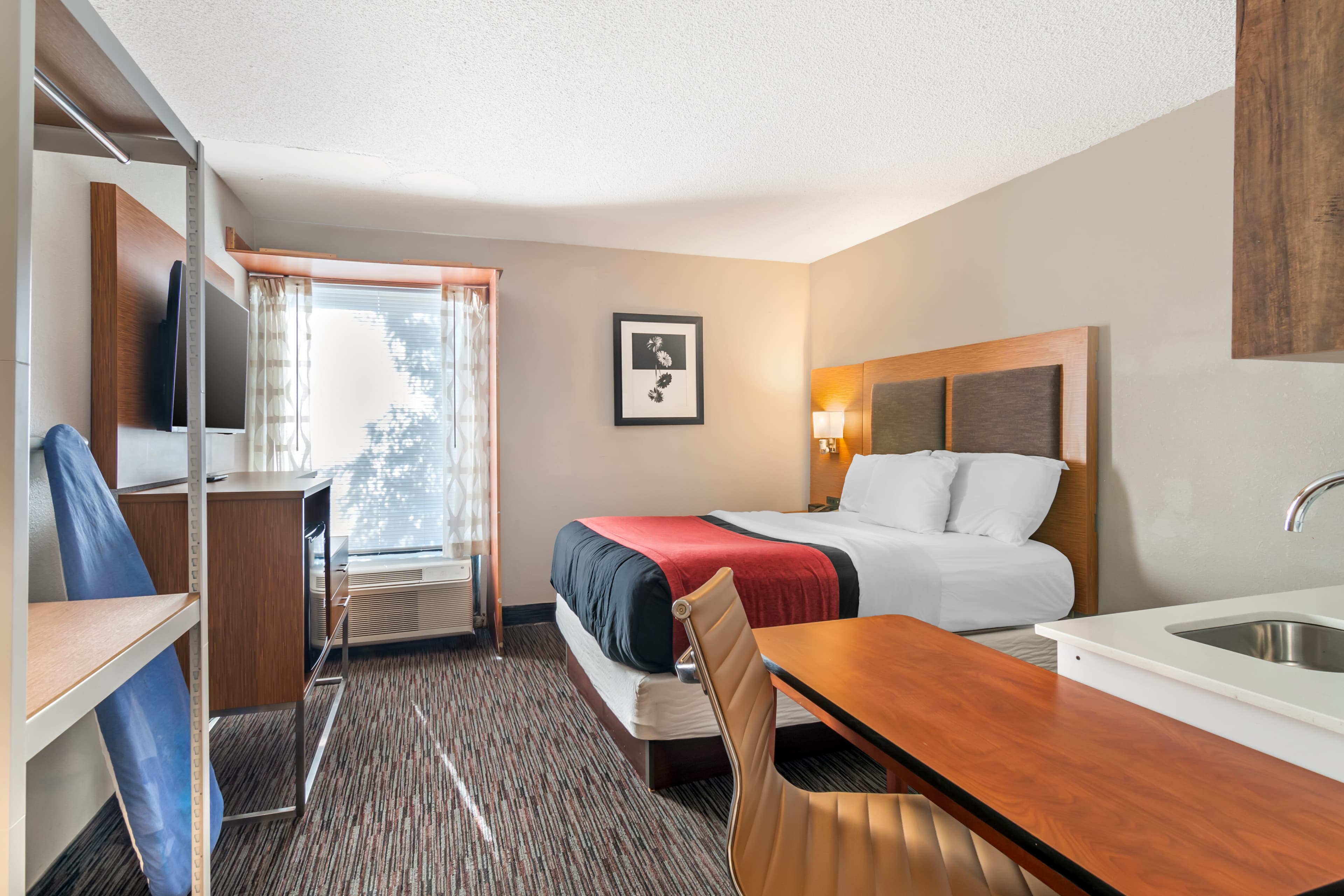 MainStay Suites Springfield IL - Image 2