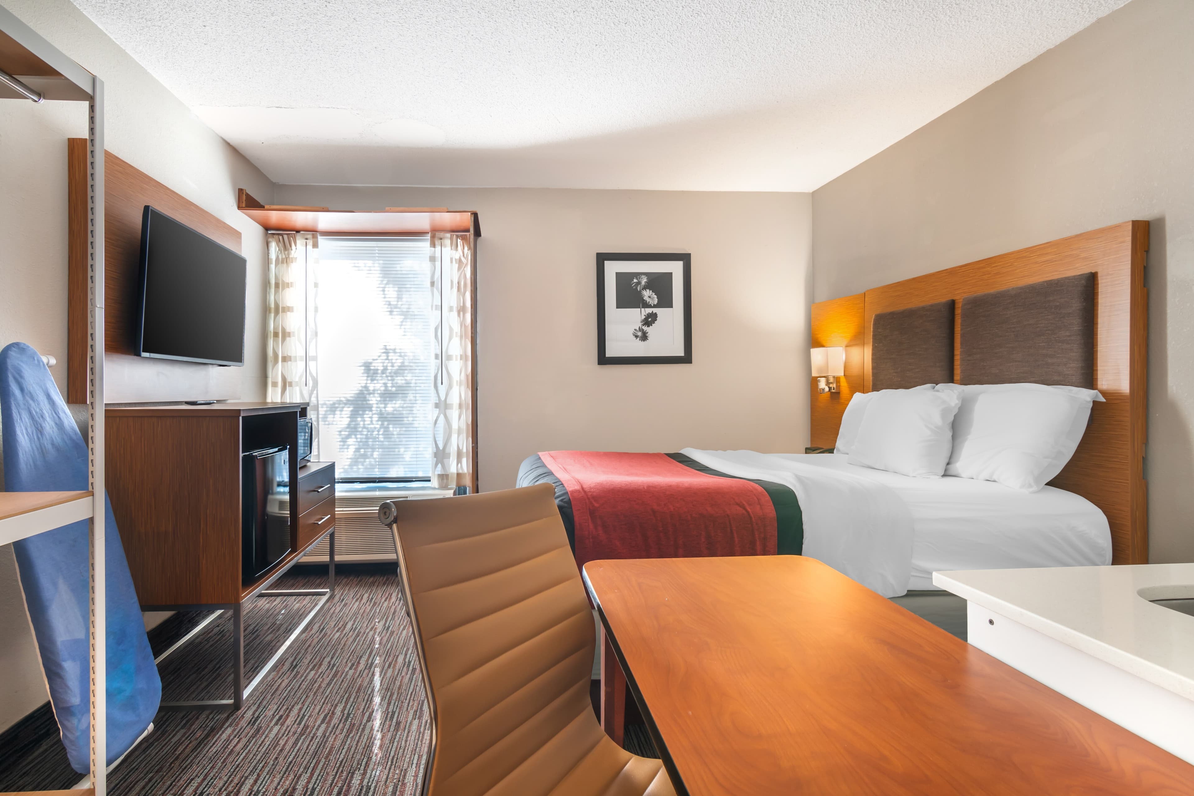 MainStay Suites Springfield IL - Image 4