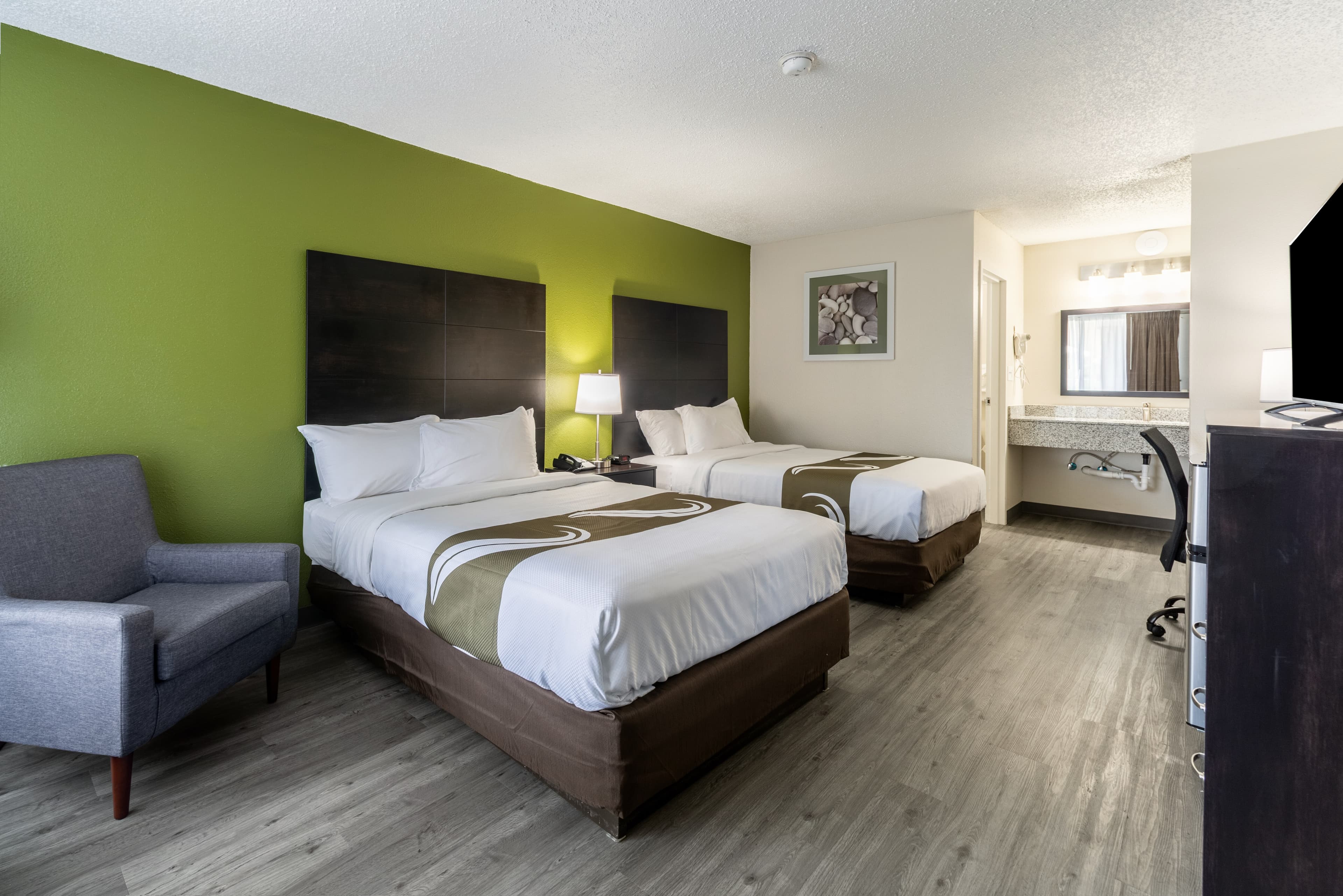 Quality Inn & Suites Vandalia near I-70 and Hwy 51 - Image 2