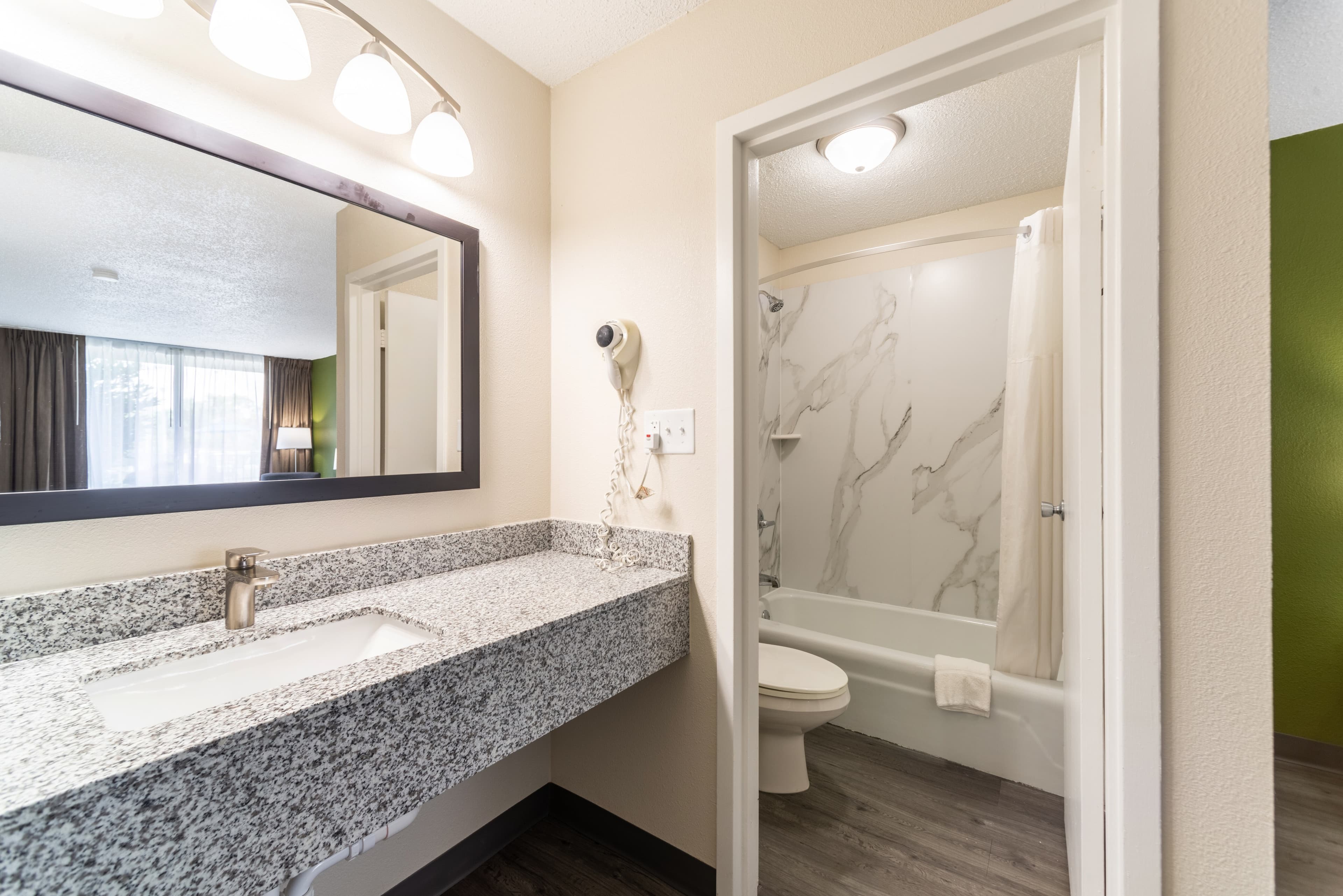 Quality Inn & Suites Vandalia near I-70 and Hwy 51 — 6