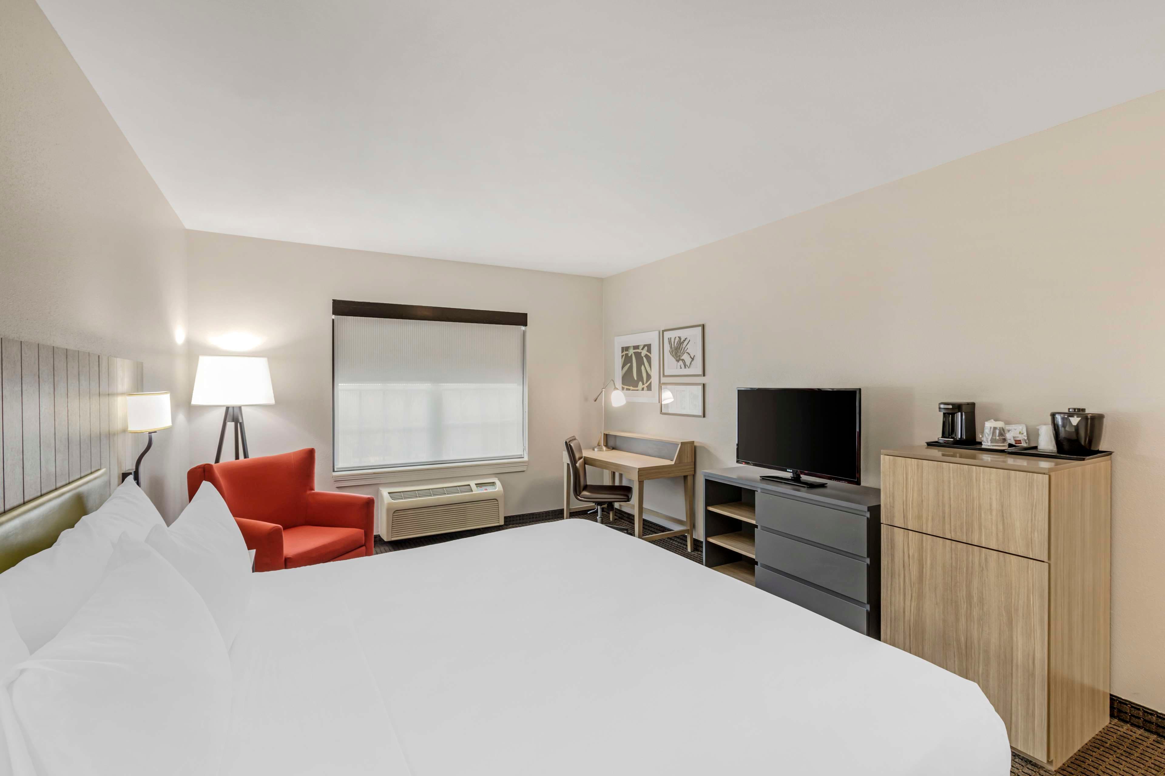 Country Inn & Suites by Radisson, Elk Grove Village/Itasca — 2