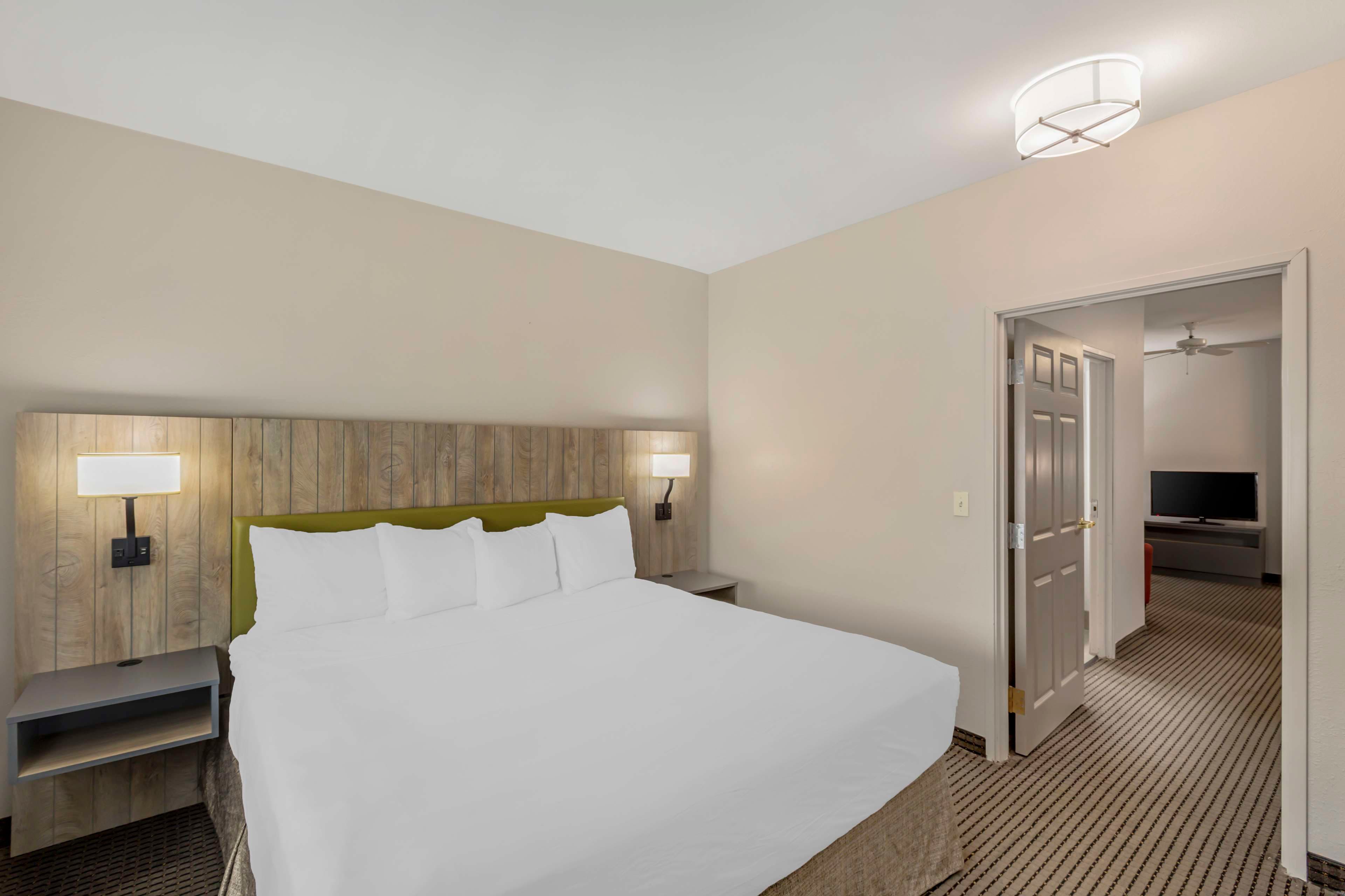 Country Inn & Suites by Radisson, Elk Grove Village/Itasca — 14