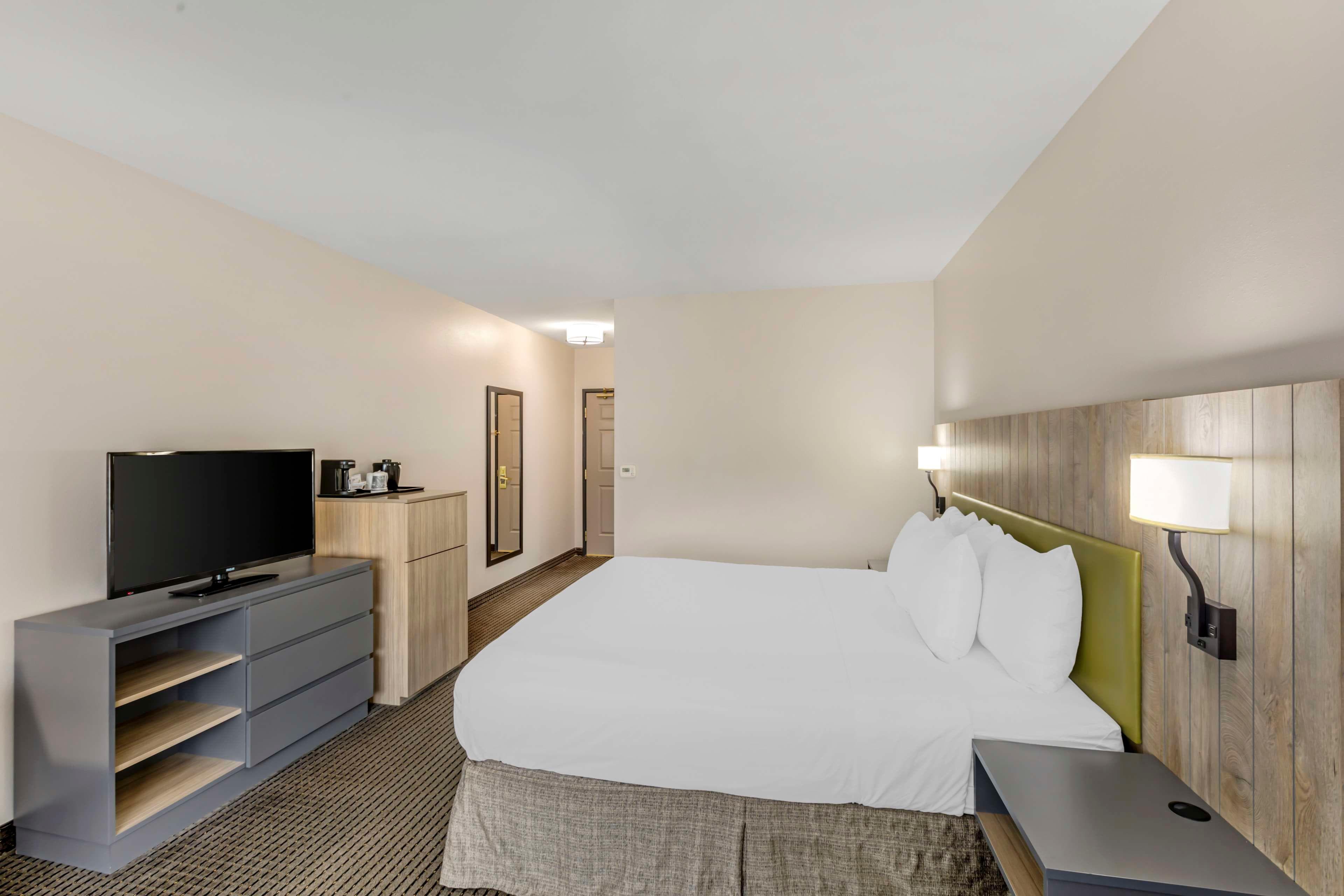 Country Inn & Suites by Radisson, Elk Grove Village/Itasca — 4