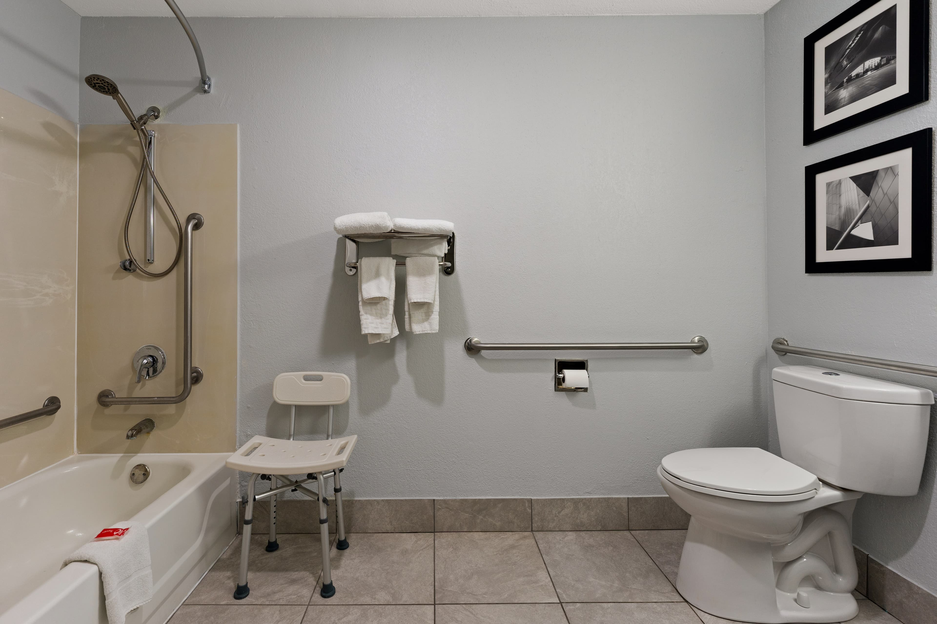 Econo Lodge Rockford Casino Area — 16