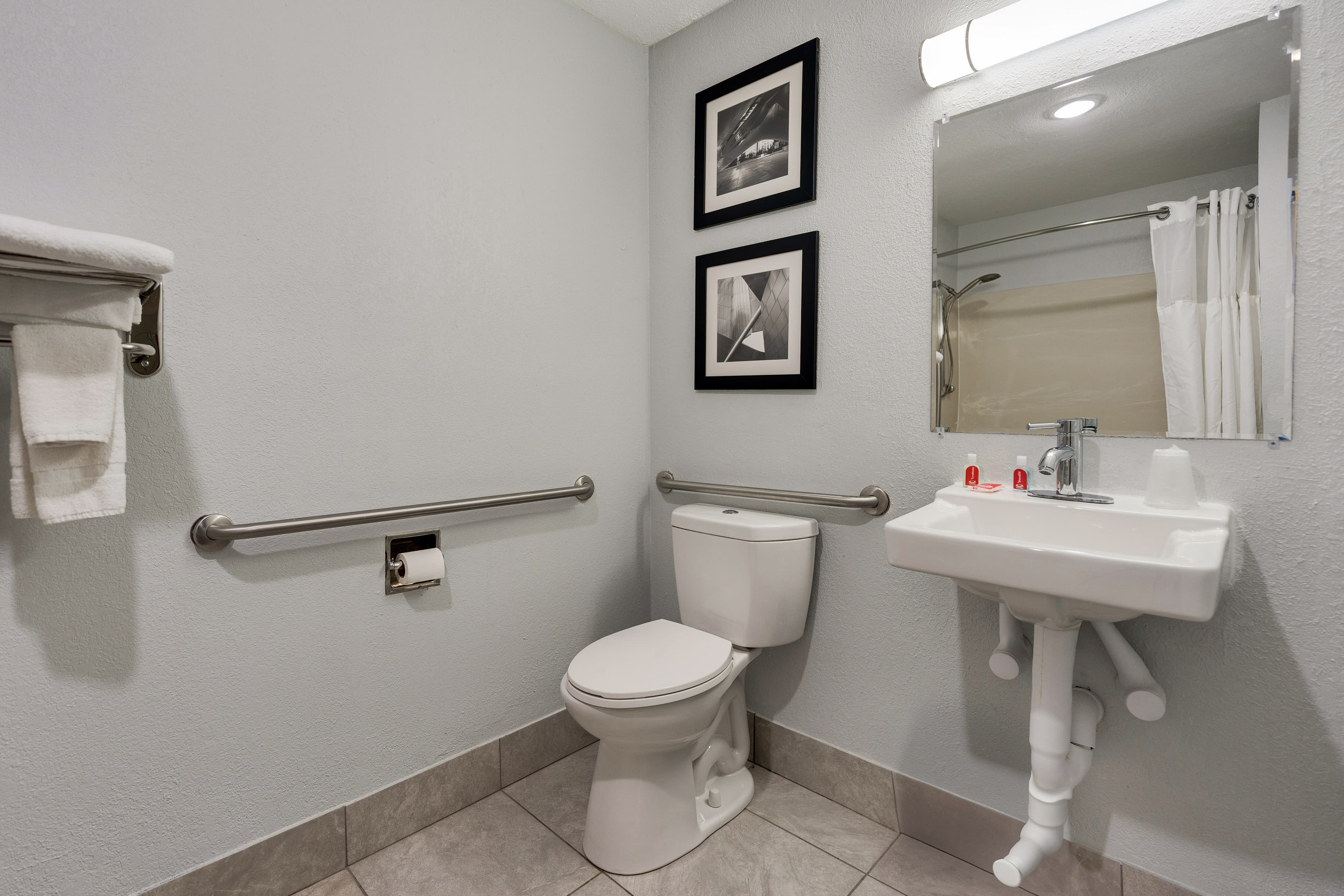 Econo Lodge Rockford Casino Area — 17