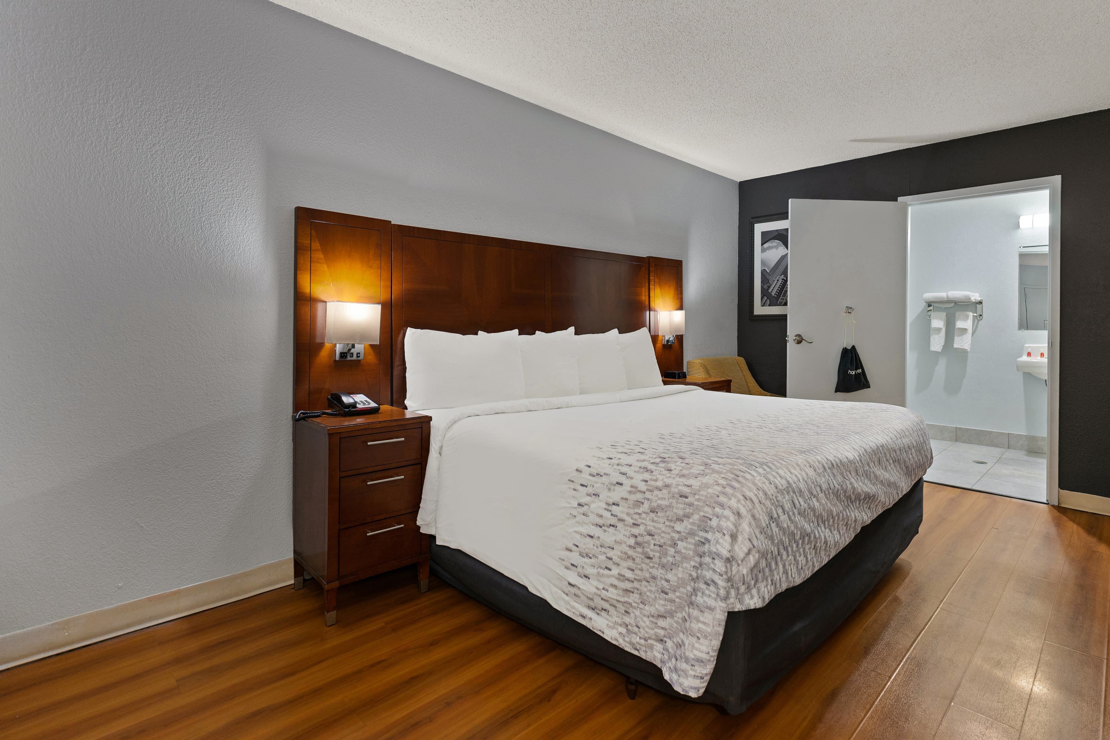 Econo Lodge Rockford Casino Area - Image 3