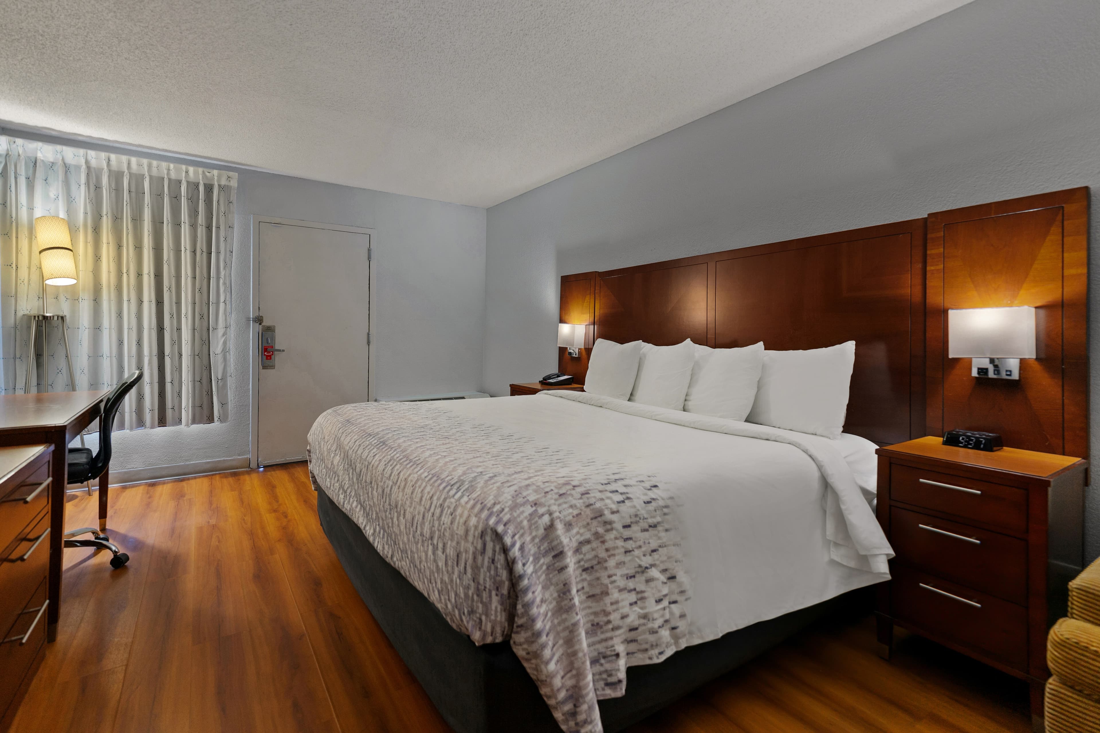Econo Lodge Rockford Casino Area - Image 4