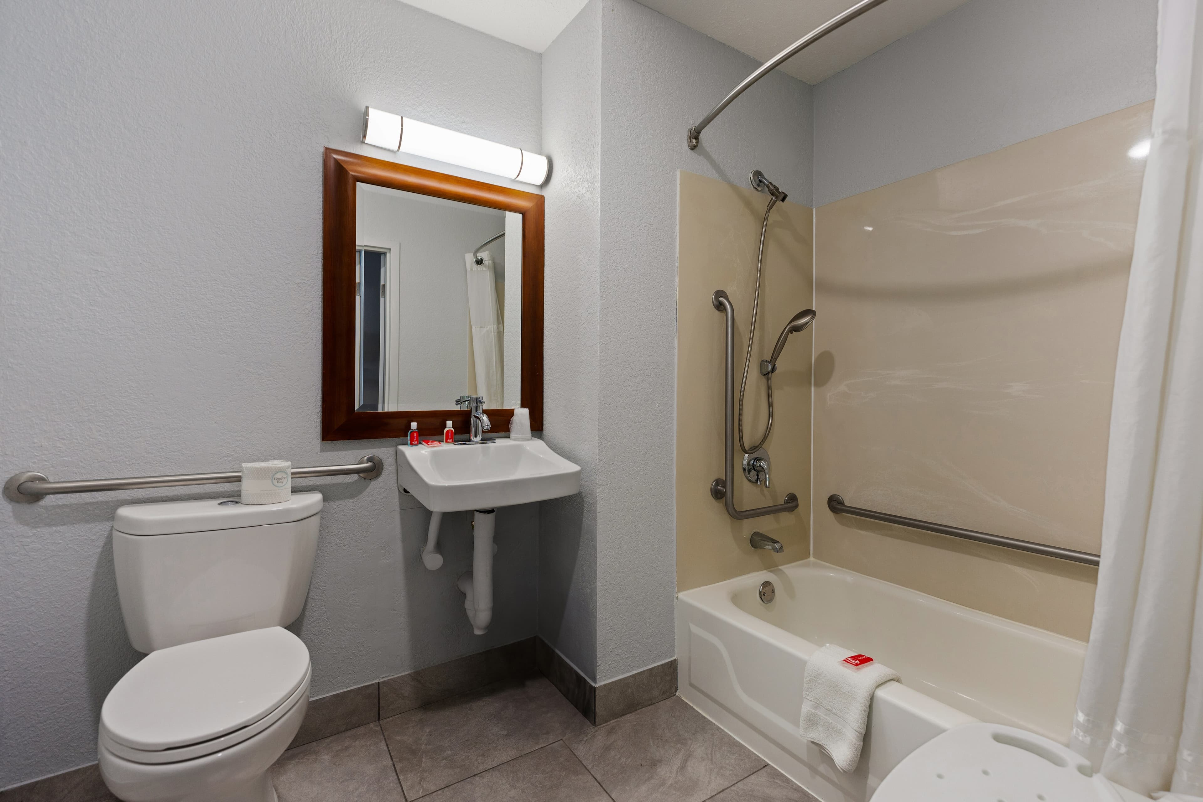Econo Lodge Rockford Casino Area — 12