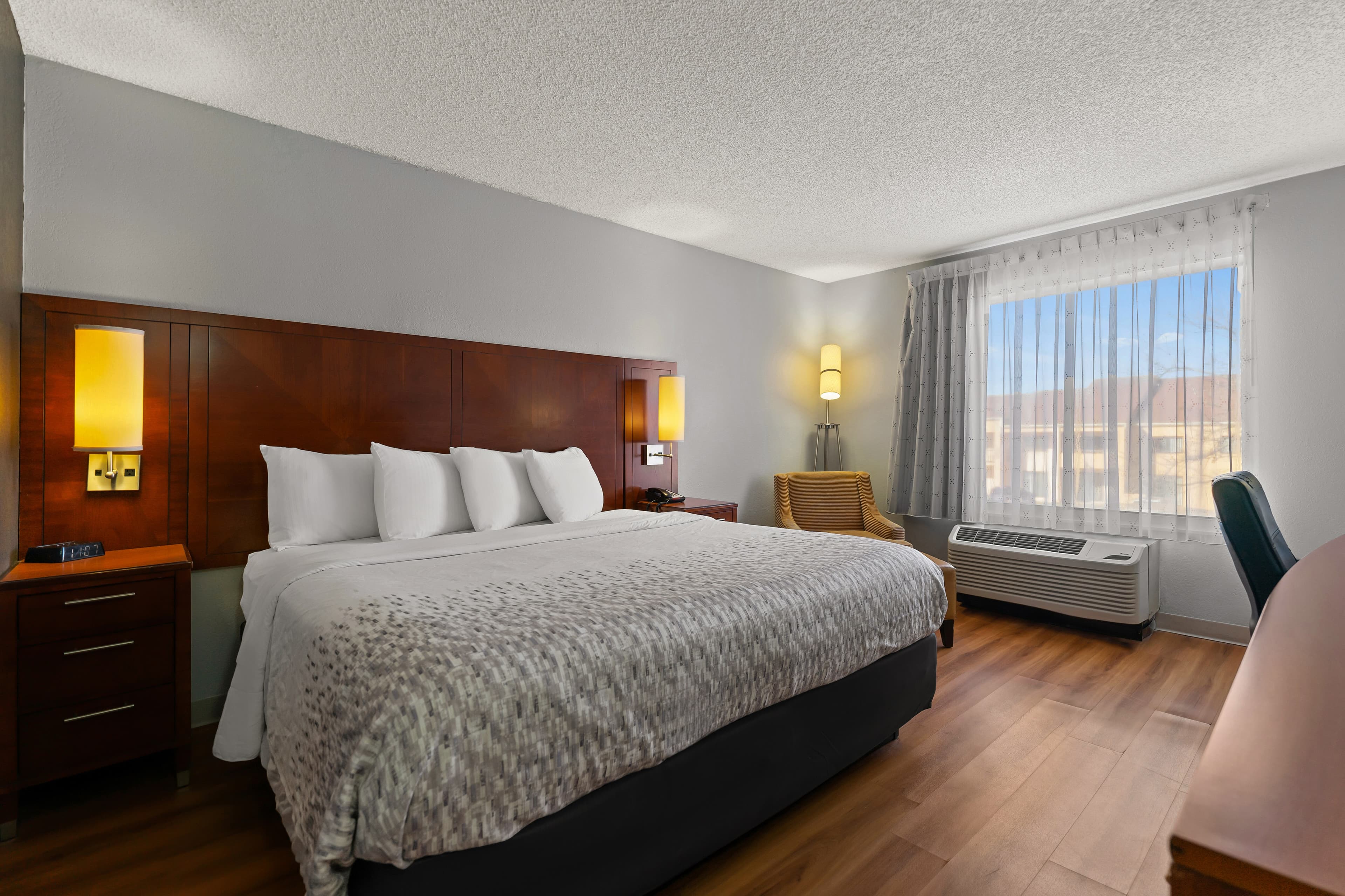 Econo Lodge Rockford Casino Area — 18