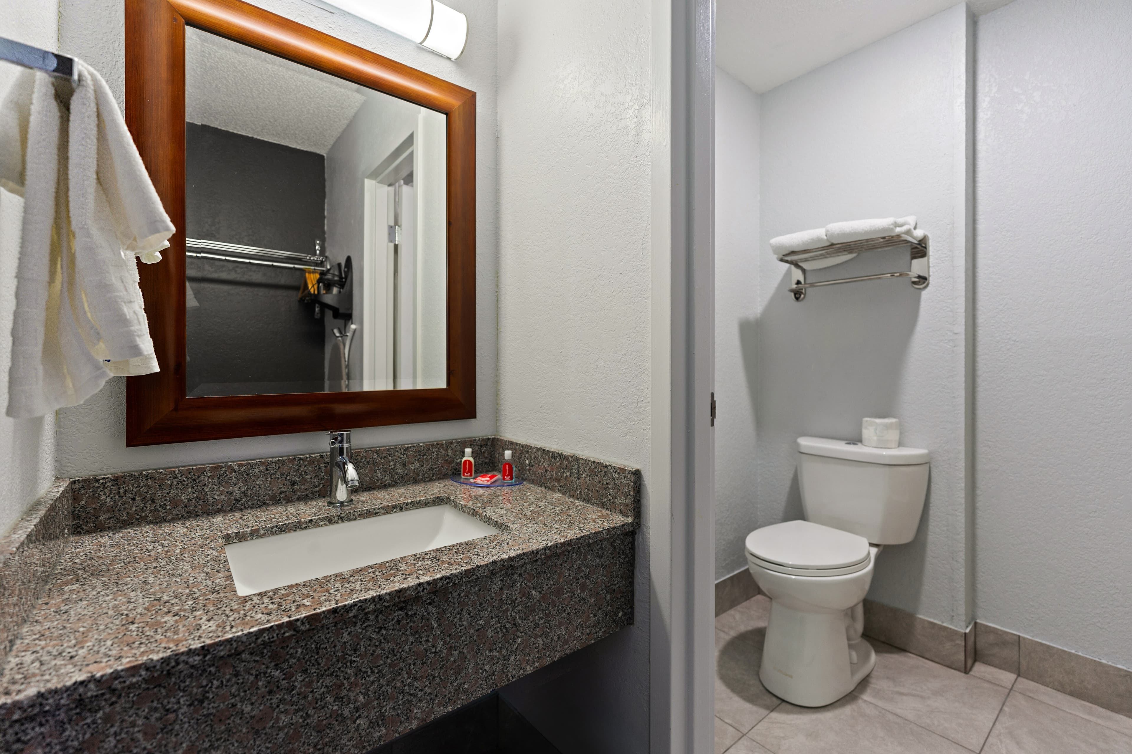 Econo Lodge Rockford Casino Area — 21