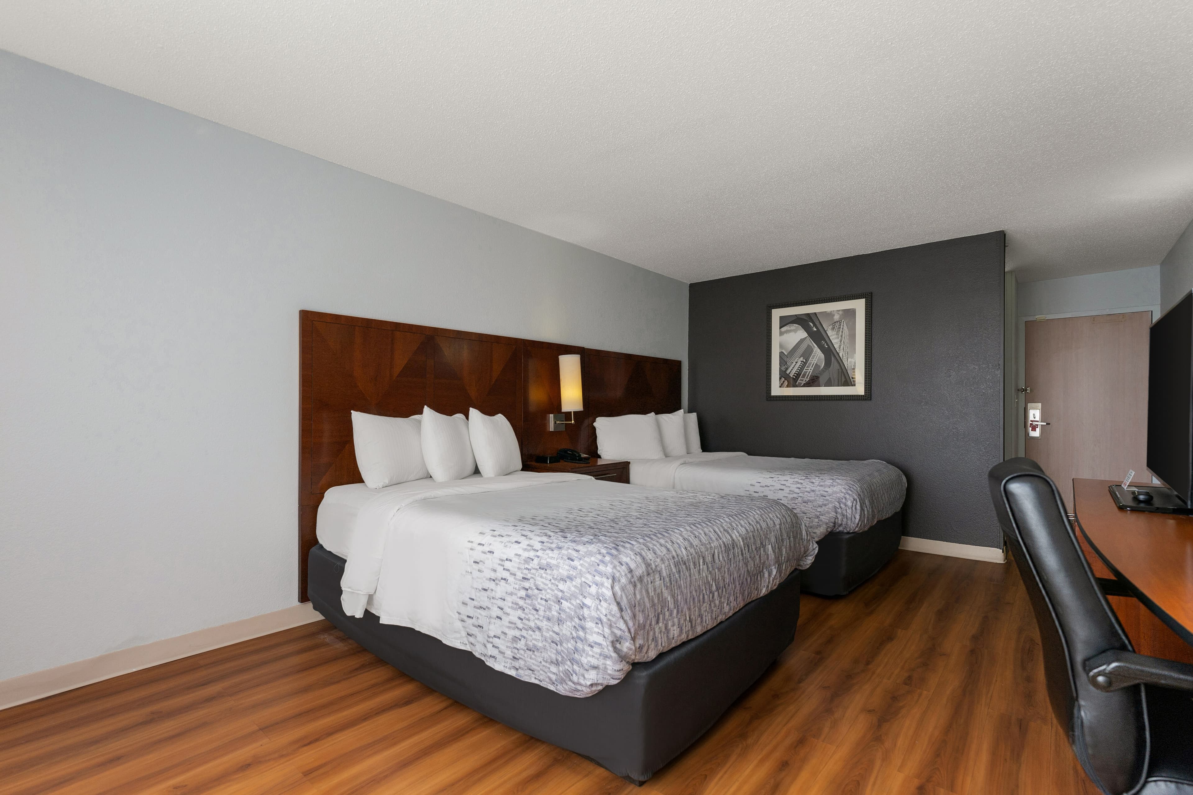 Econo Lodge Rockford Casino Area — 7