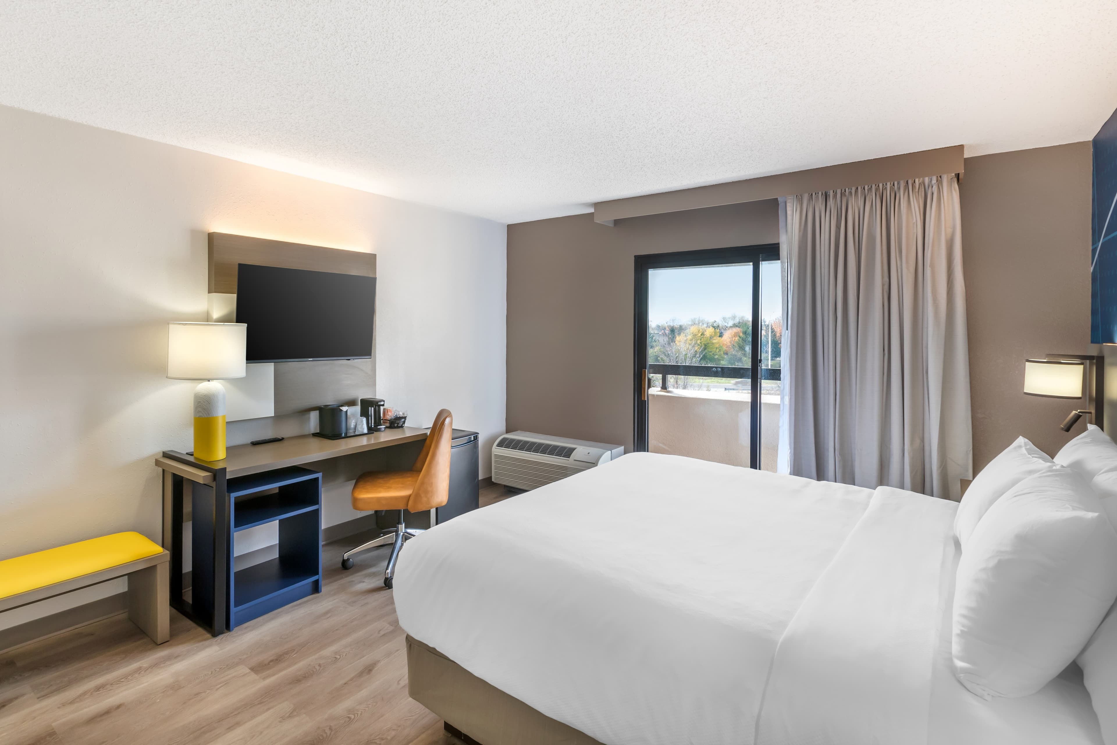 Comfort Inn & Suites Arlington Heights - Buffalo Grove - Image 3