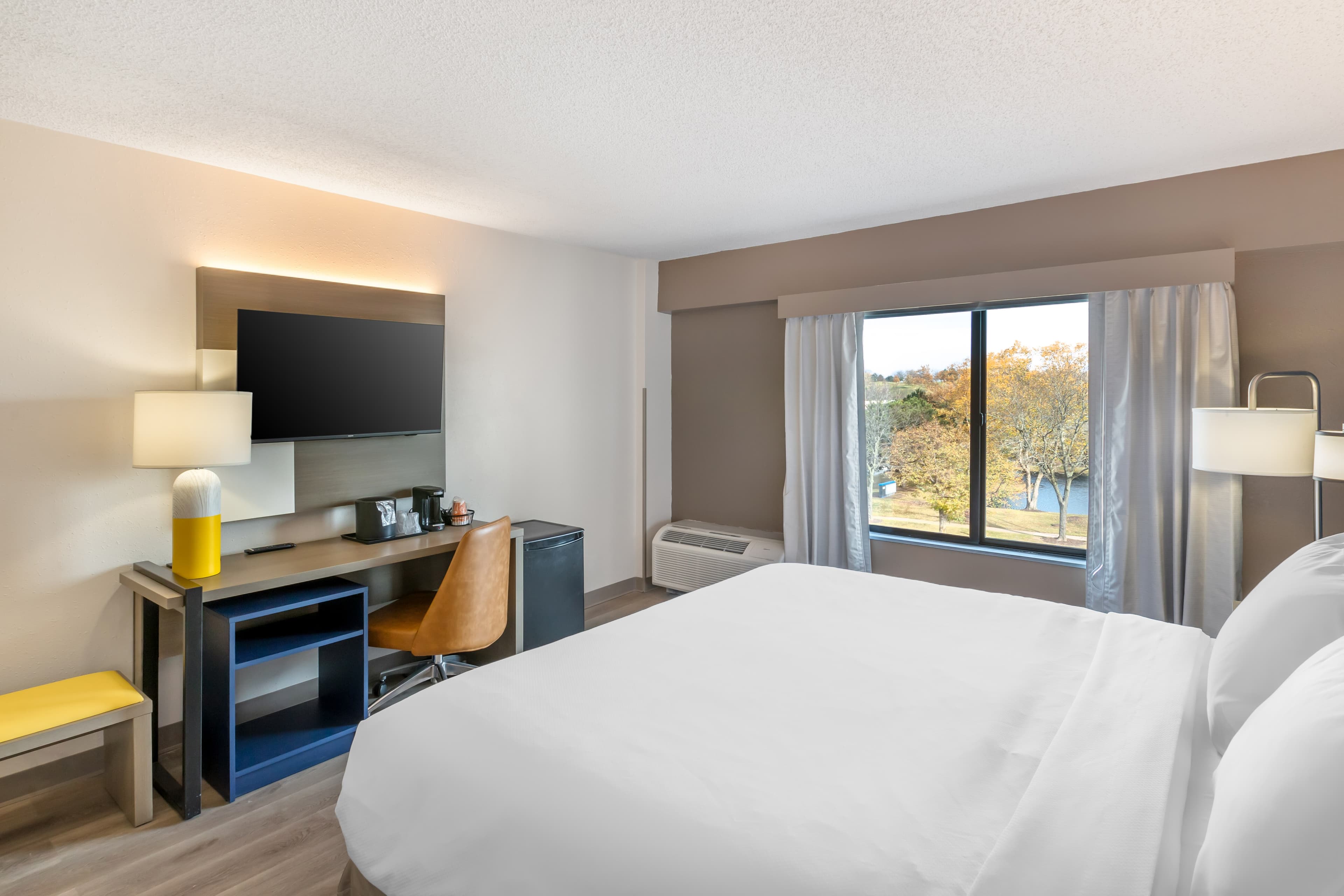 Comfort Inn & Suites Arlington Heights - Buffalo Grove — 7