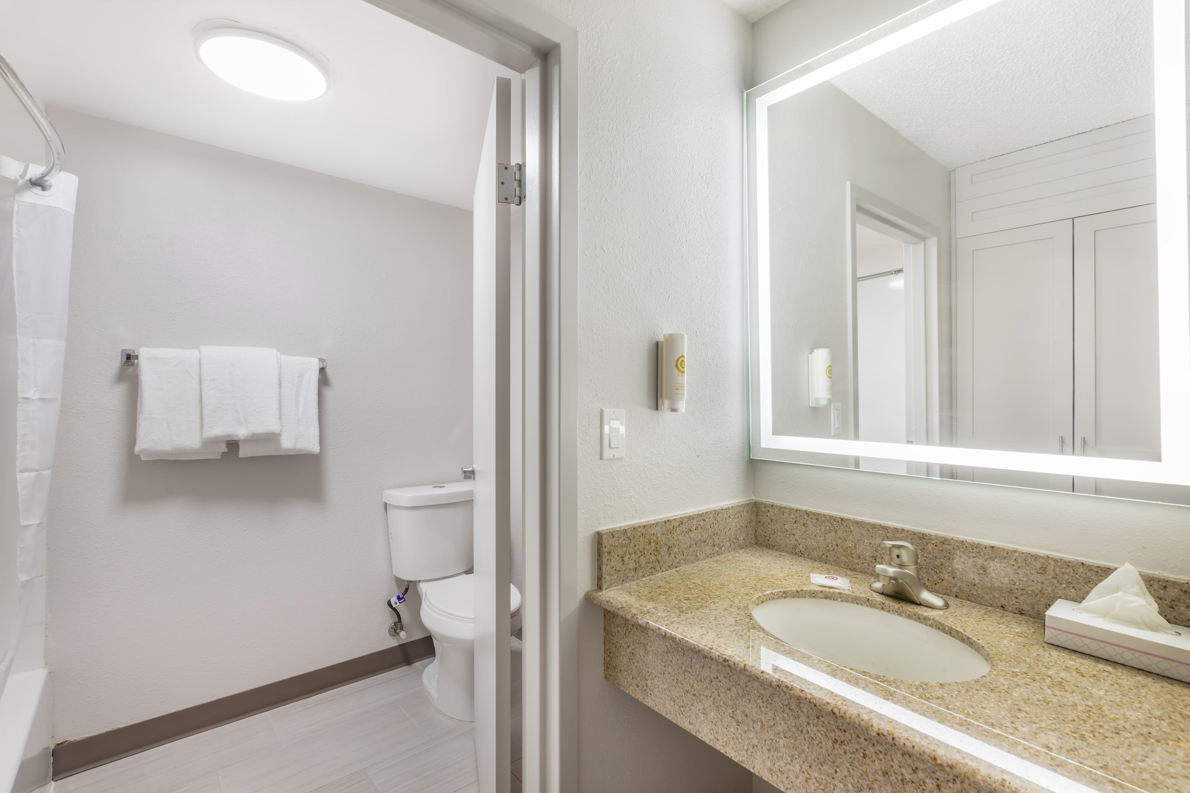 Comfort Inn & Suites Arlington Heights - Buffalo Grove — 13