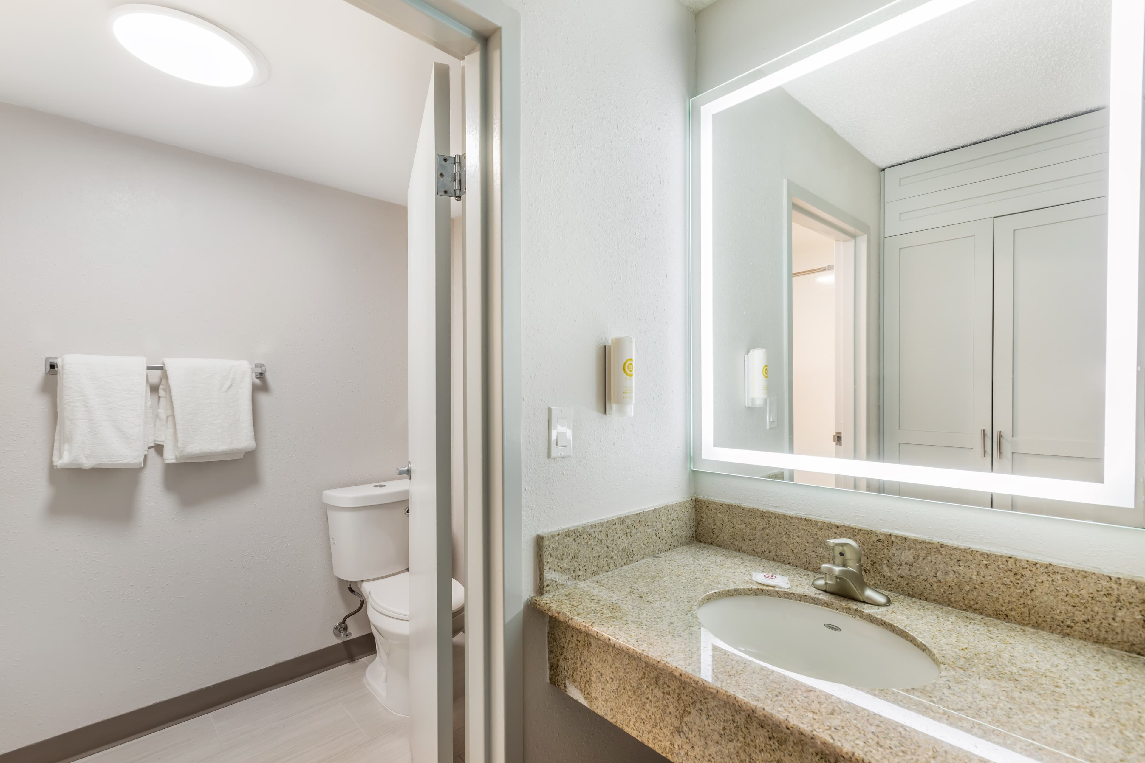 Comfort Inn & Suites Arlington Heights - Buffalo Grove — 19