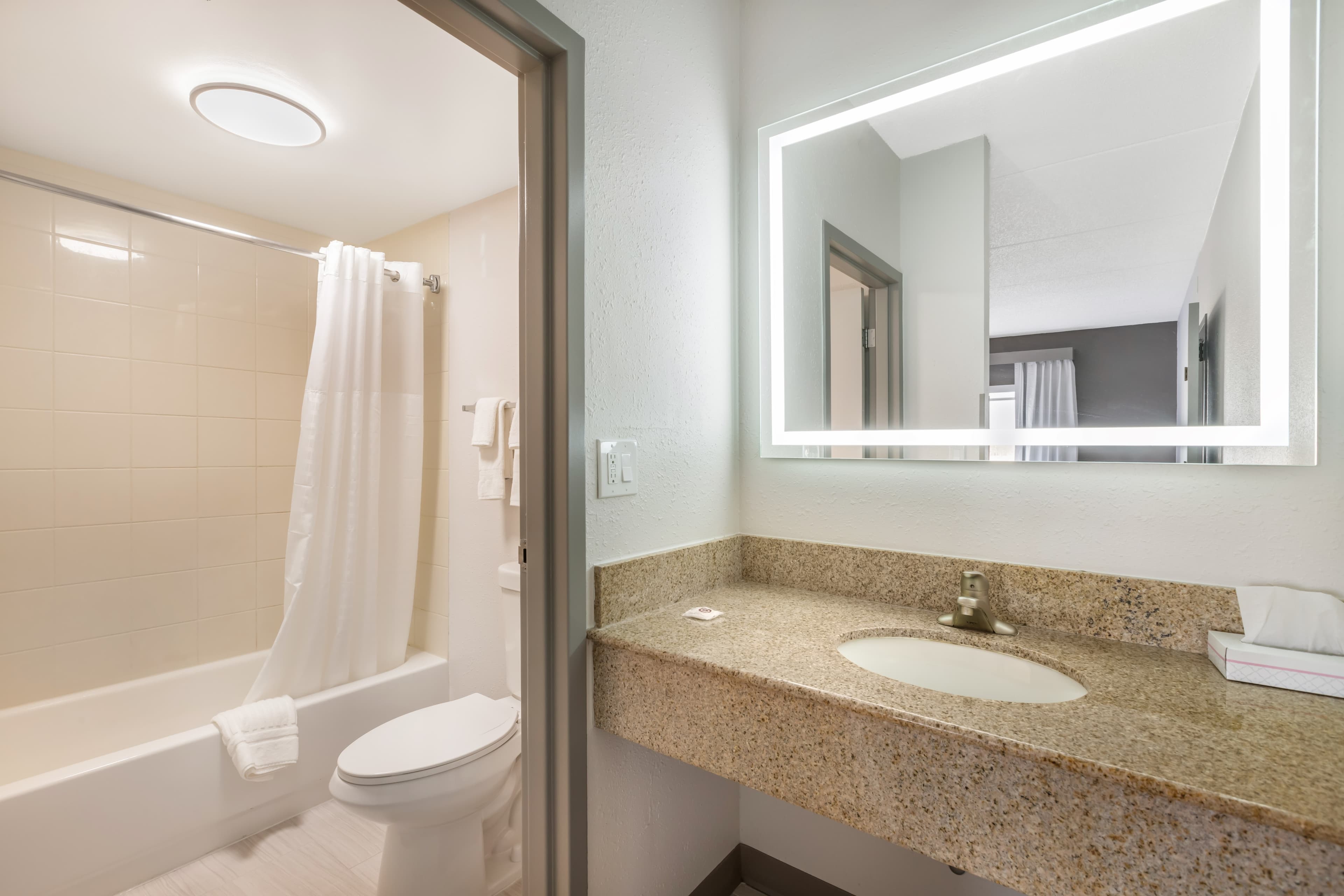 Comfort Inn & Suites Arlington Heights - Buffalo Grove — 26