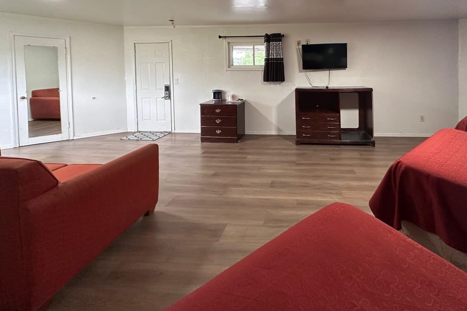 Rodeway Inn Flora — 8