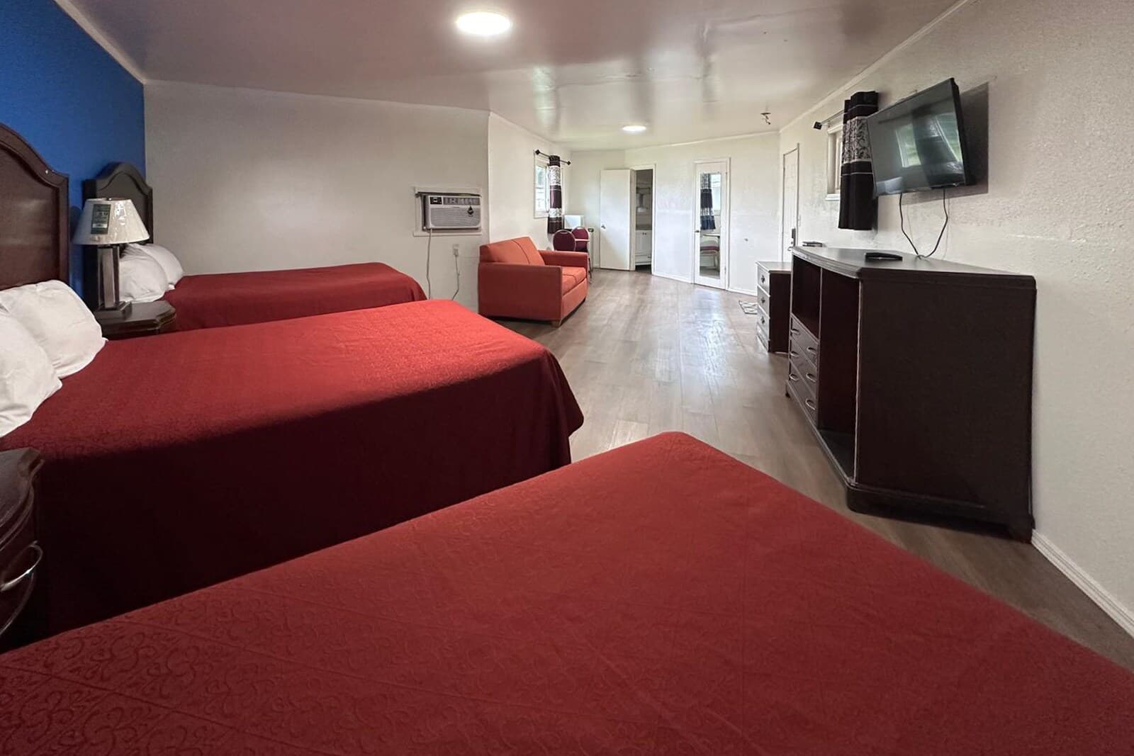 Rodeway Inn Flora - Image 2