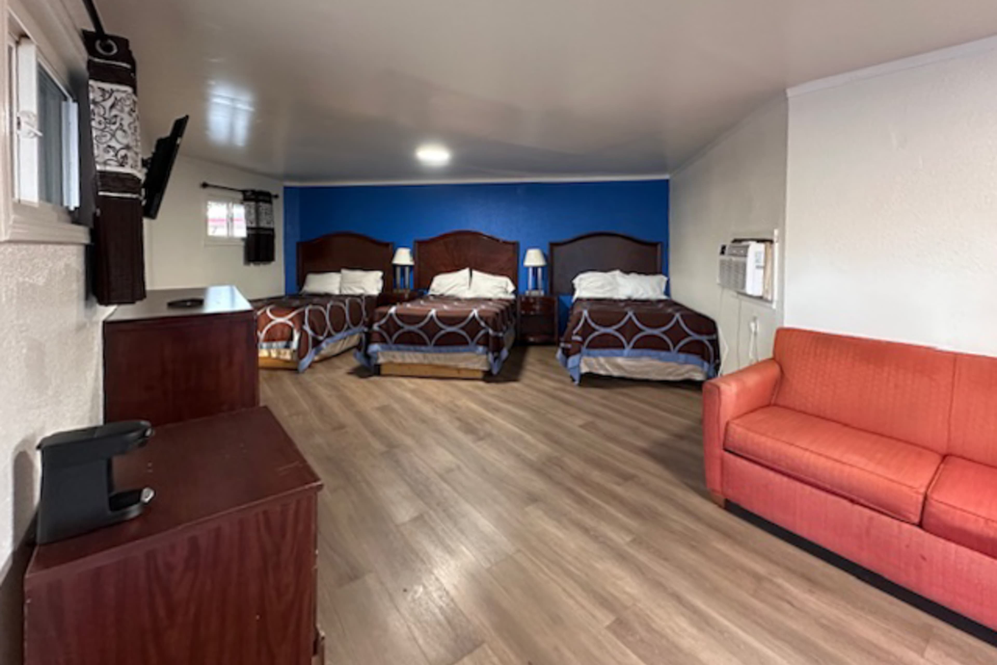 Rodeway Inn Flora - Image 3