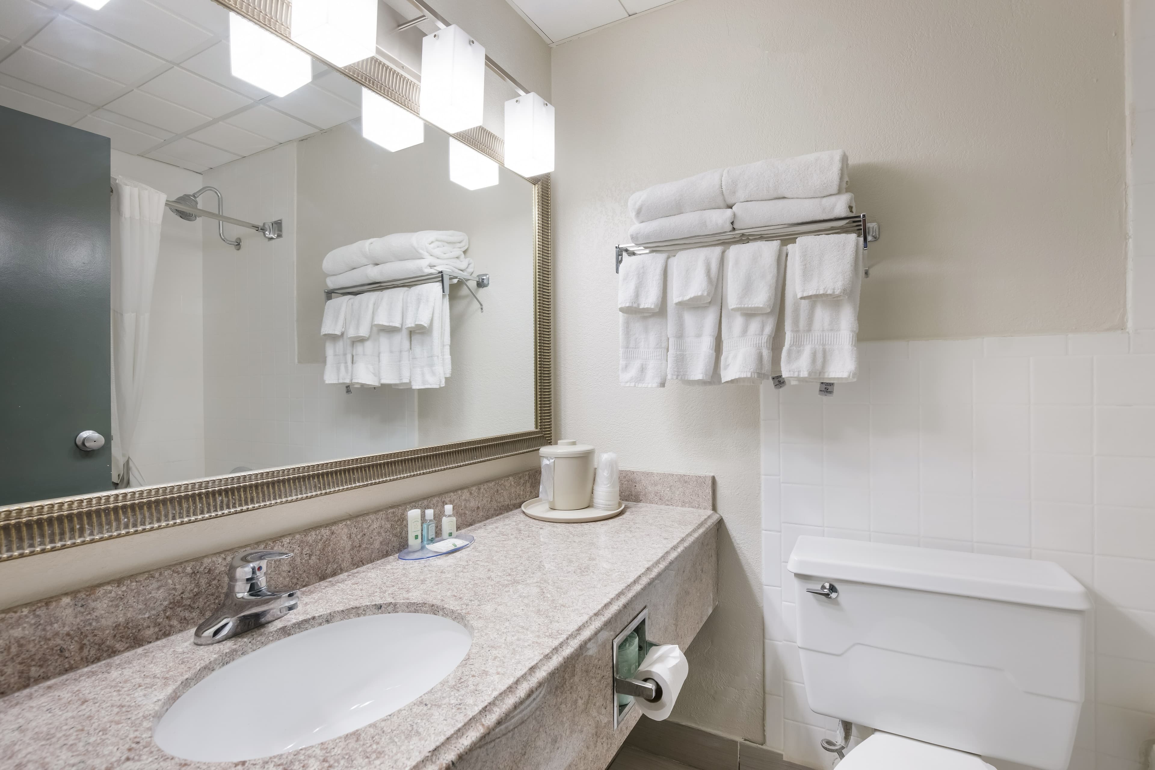 Quality Inn Joliet — 9