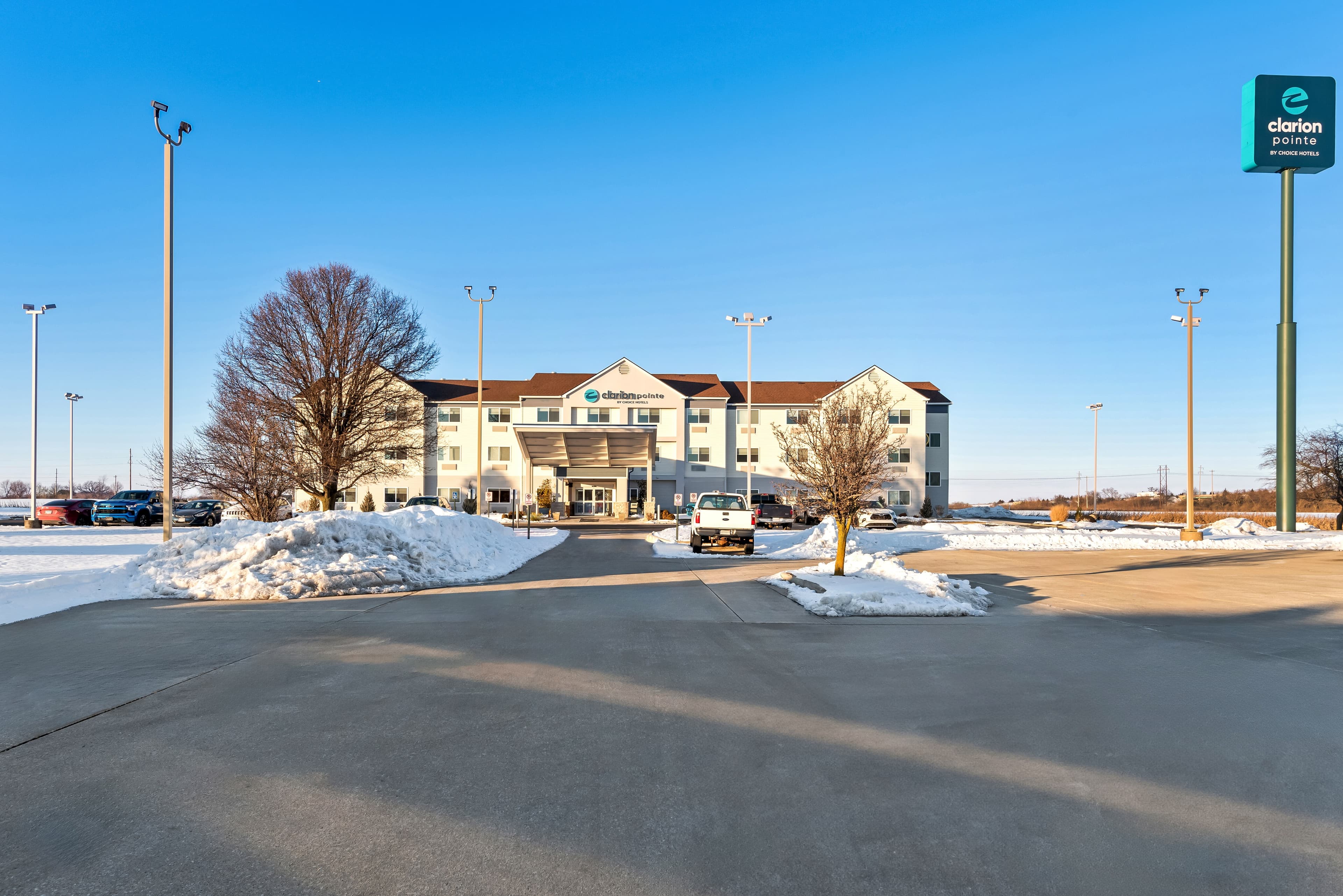Clarion Pointe Mattoon near University - Image 1