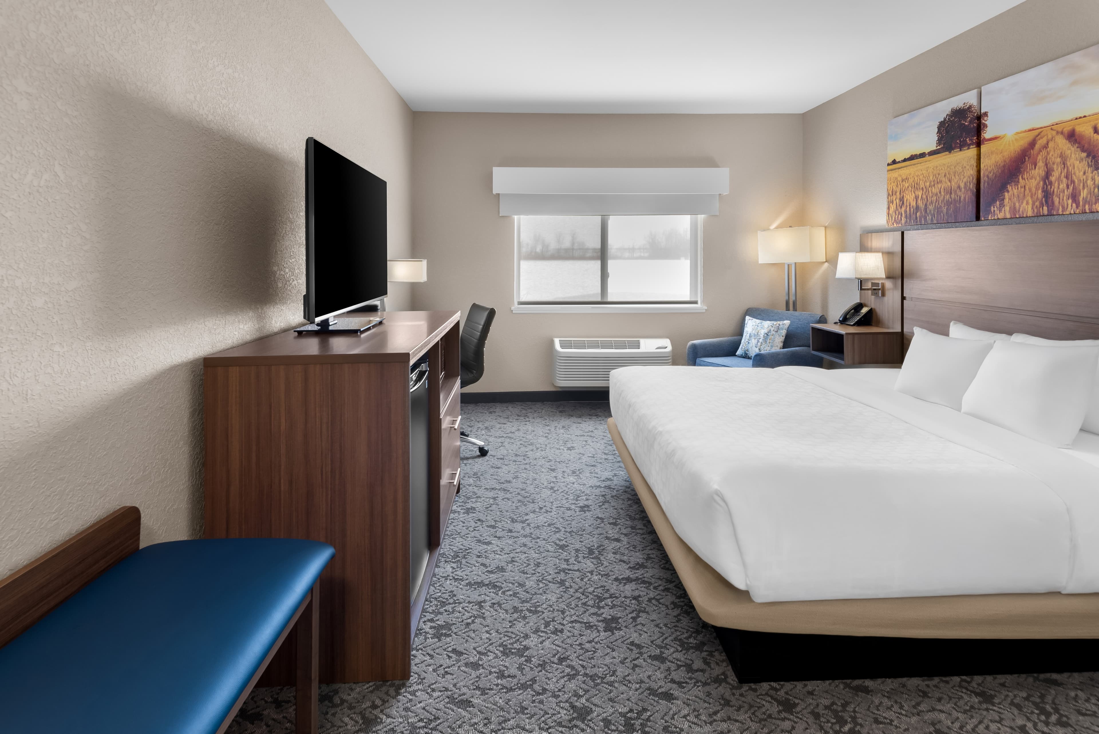 Clarion Pointe Mattoon near University — 15