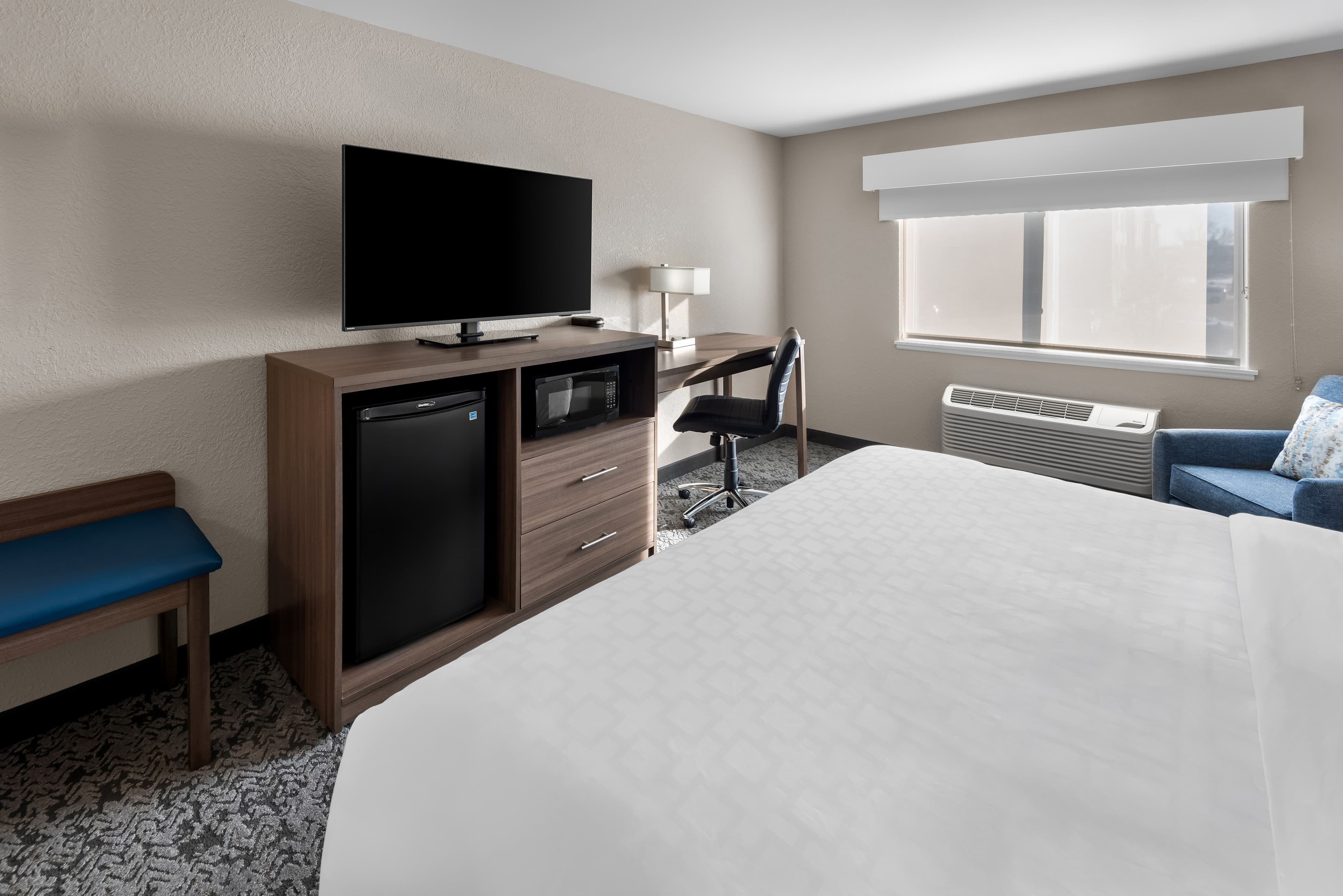 Clarion Pointe Mattoon near University — 8