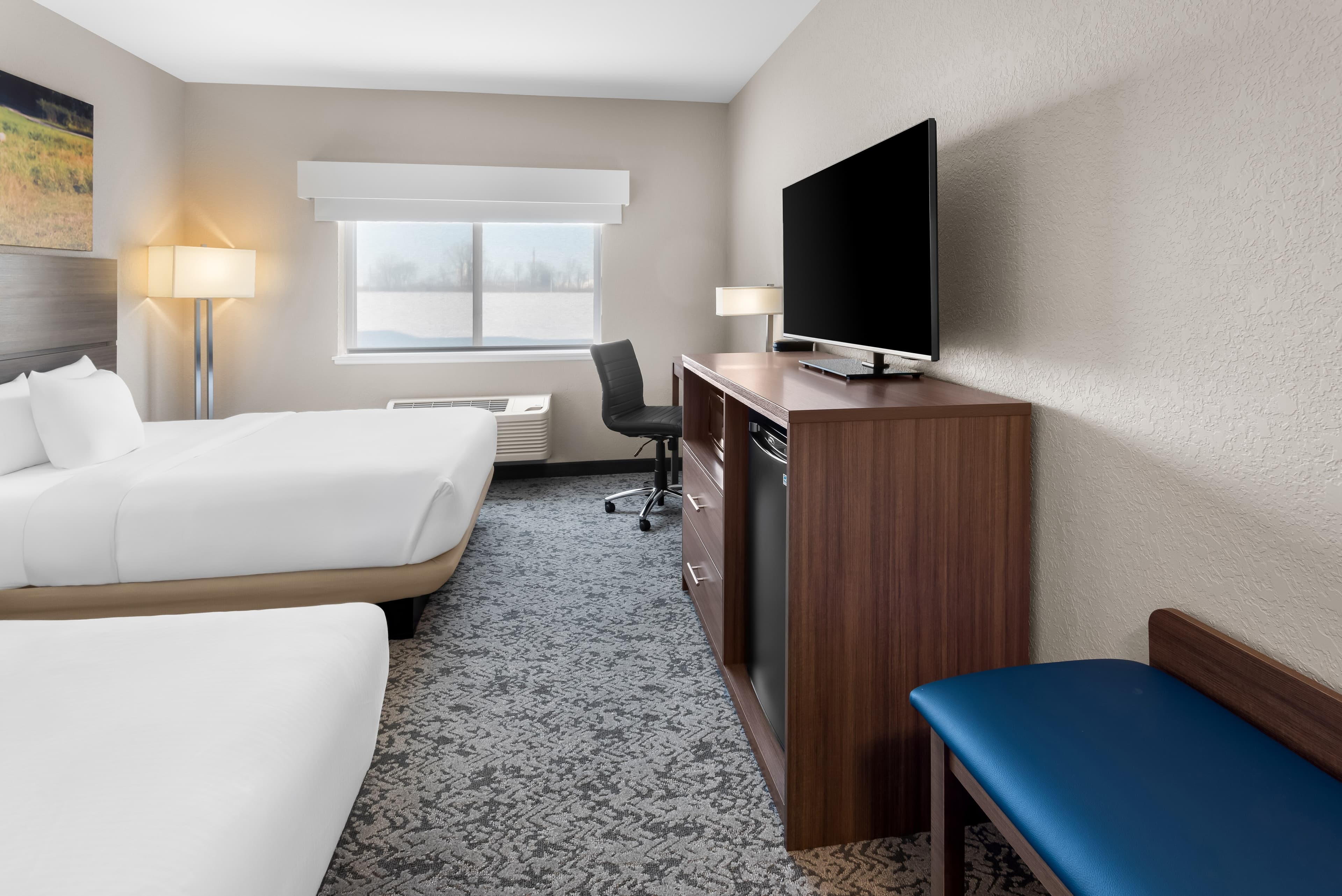 Clarion Pointe Mattoon near University - Image 2