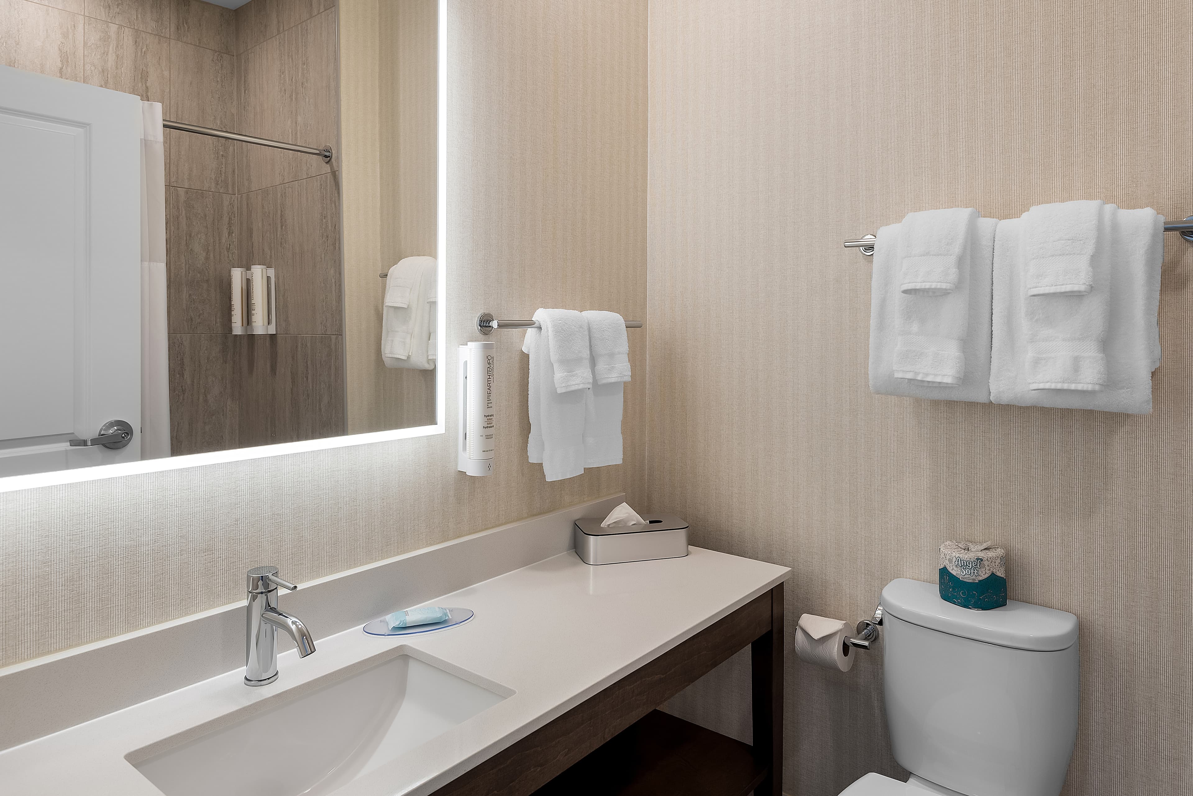 Clarion Pointe Mattoon near University - Image 5