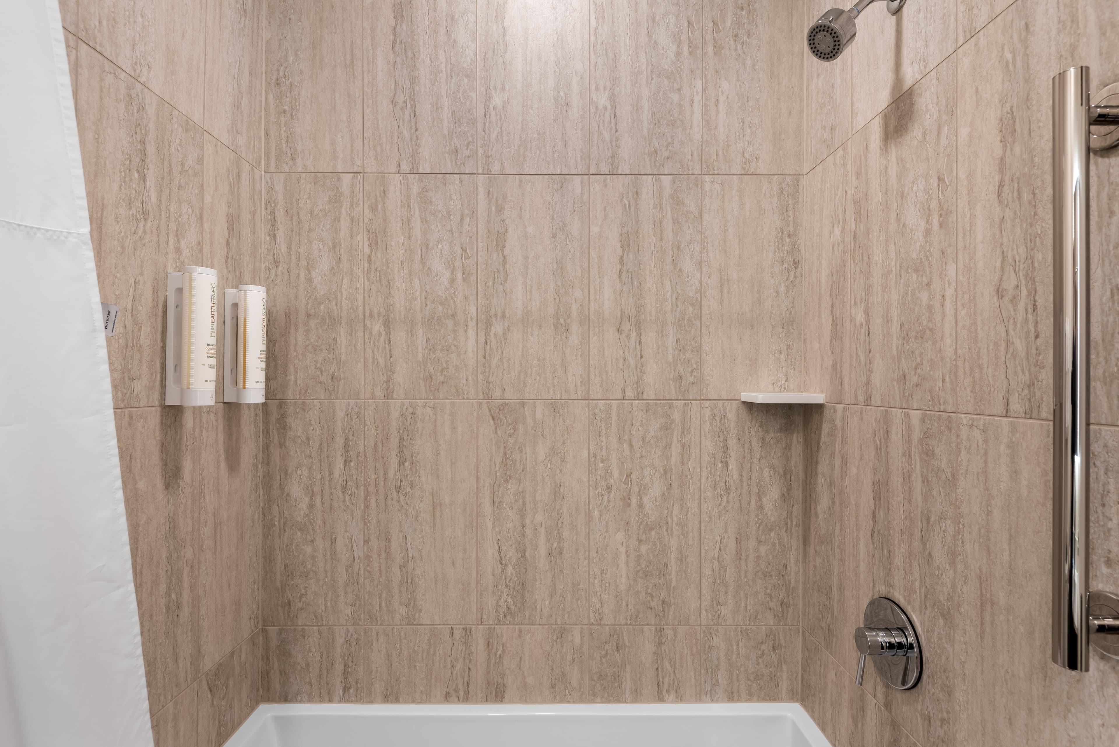 Clarion Pointe Mattoon near University — 6
