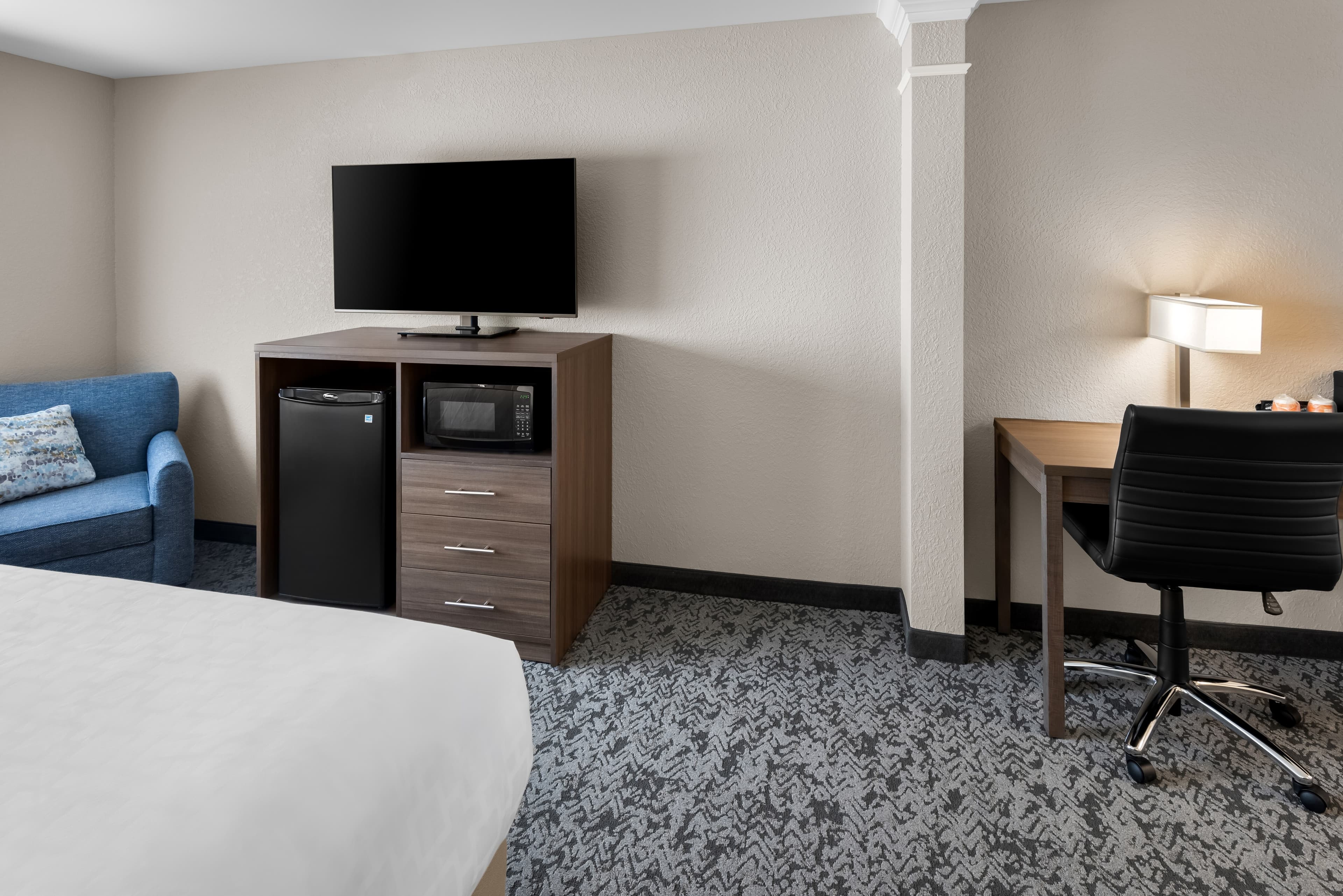 Clarion Pointe Mattoon near University — 21