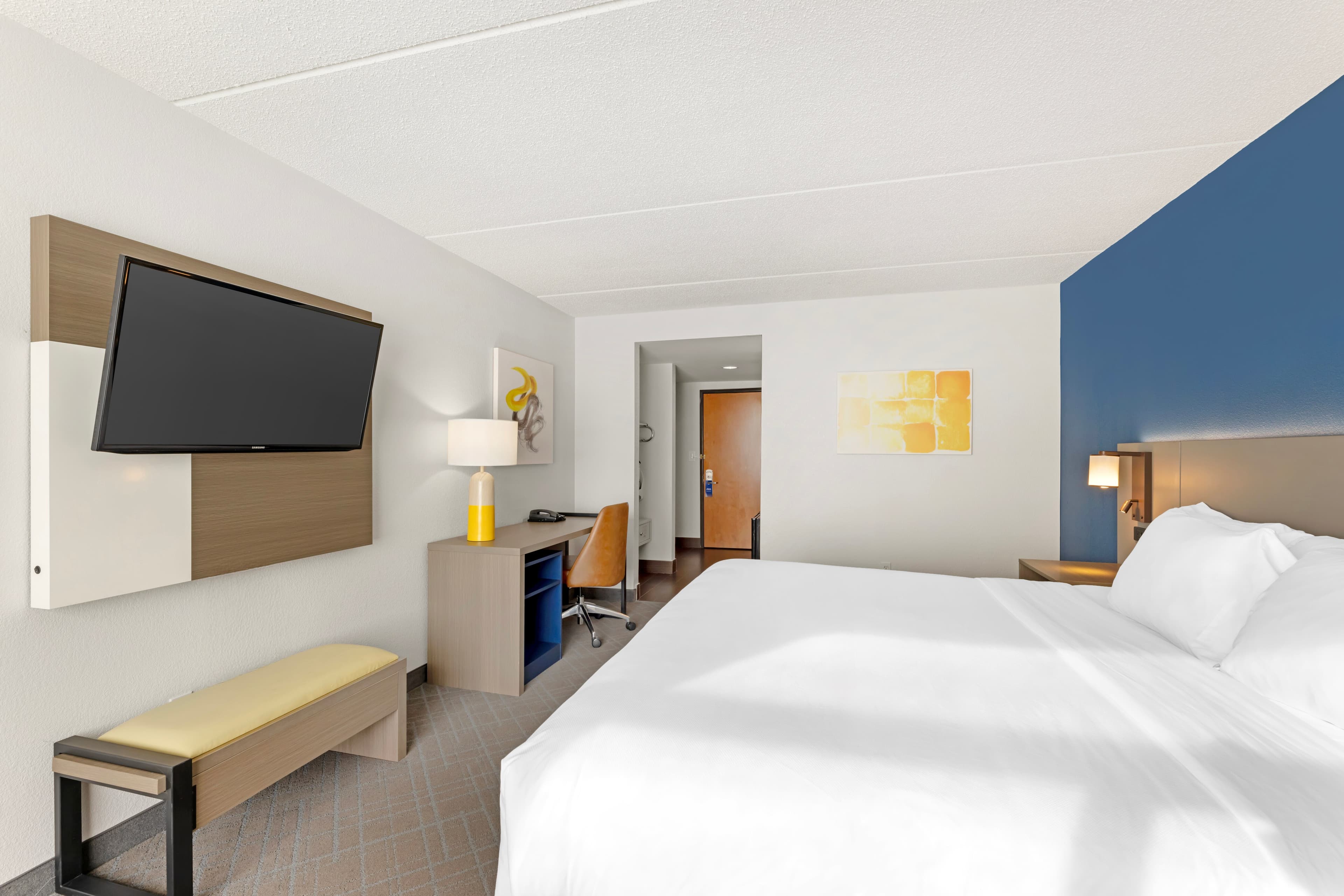 Comfort Inn & Suites Arlington Heights - Schaumburg - Image 4