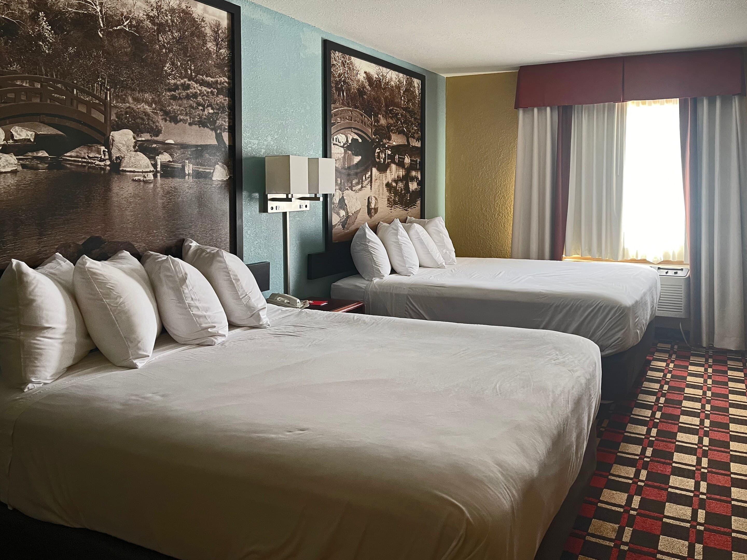 Econo Lodge Chillicothe — 8