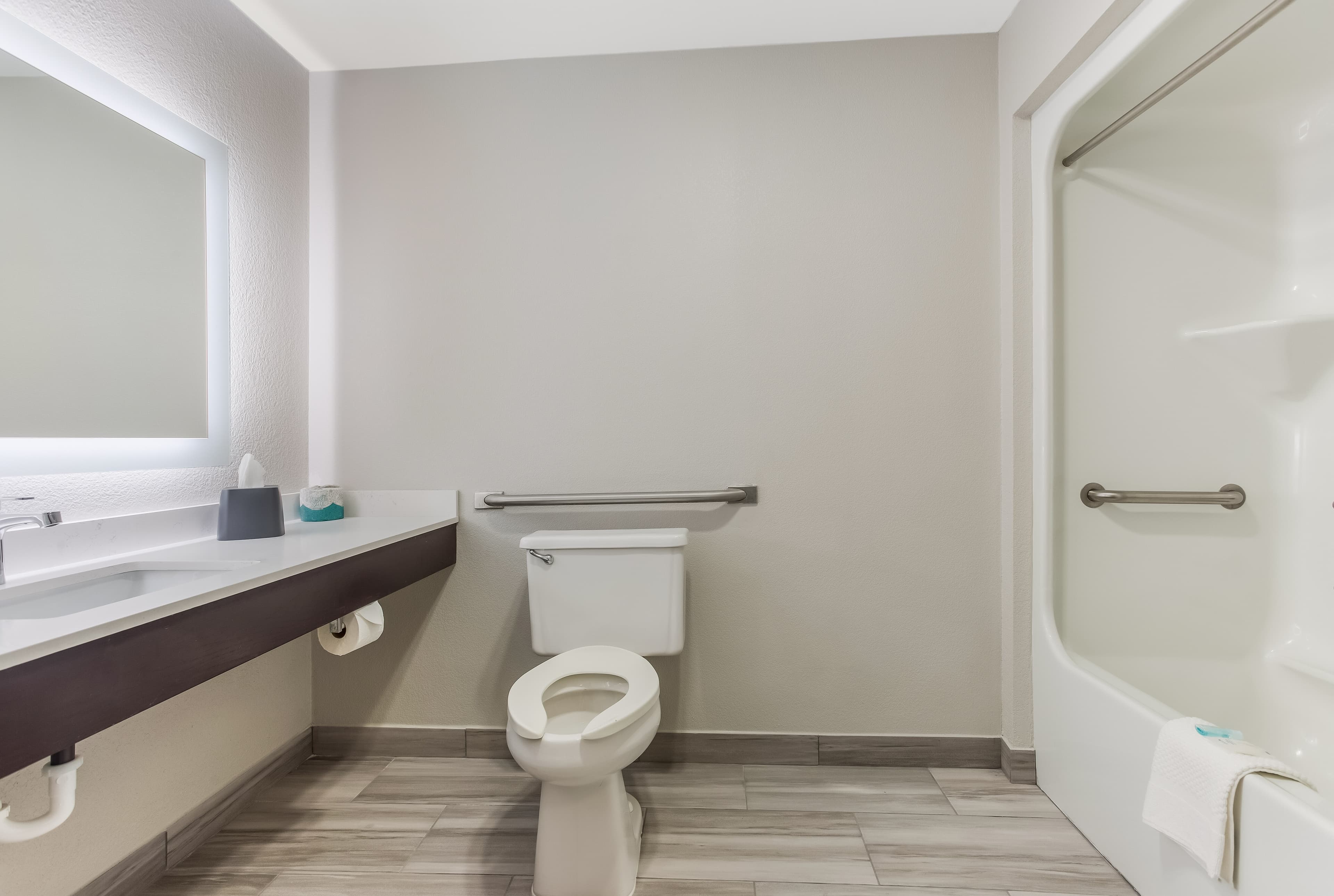 MainStay Suites Bourbonnais - Kankakee - Image 5