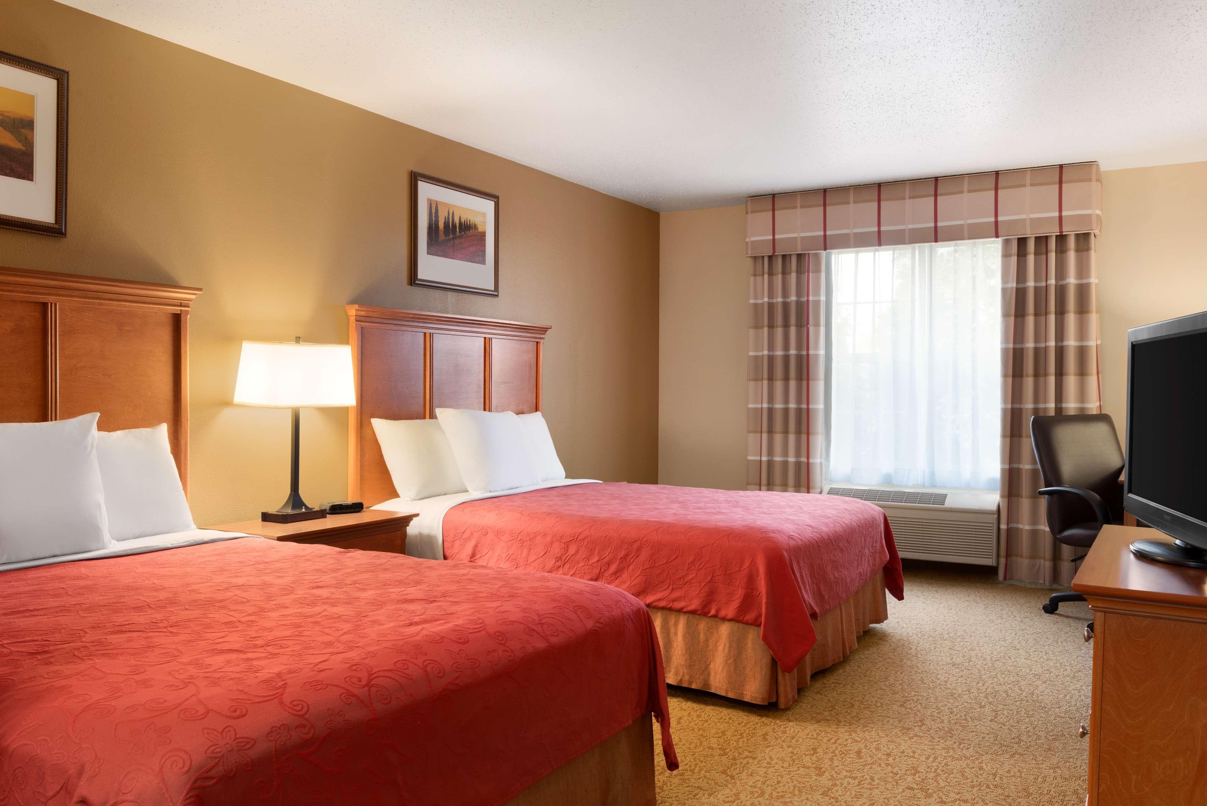 Country Inn & Suites by Radisson, Sycamore, IL - Image 1