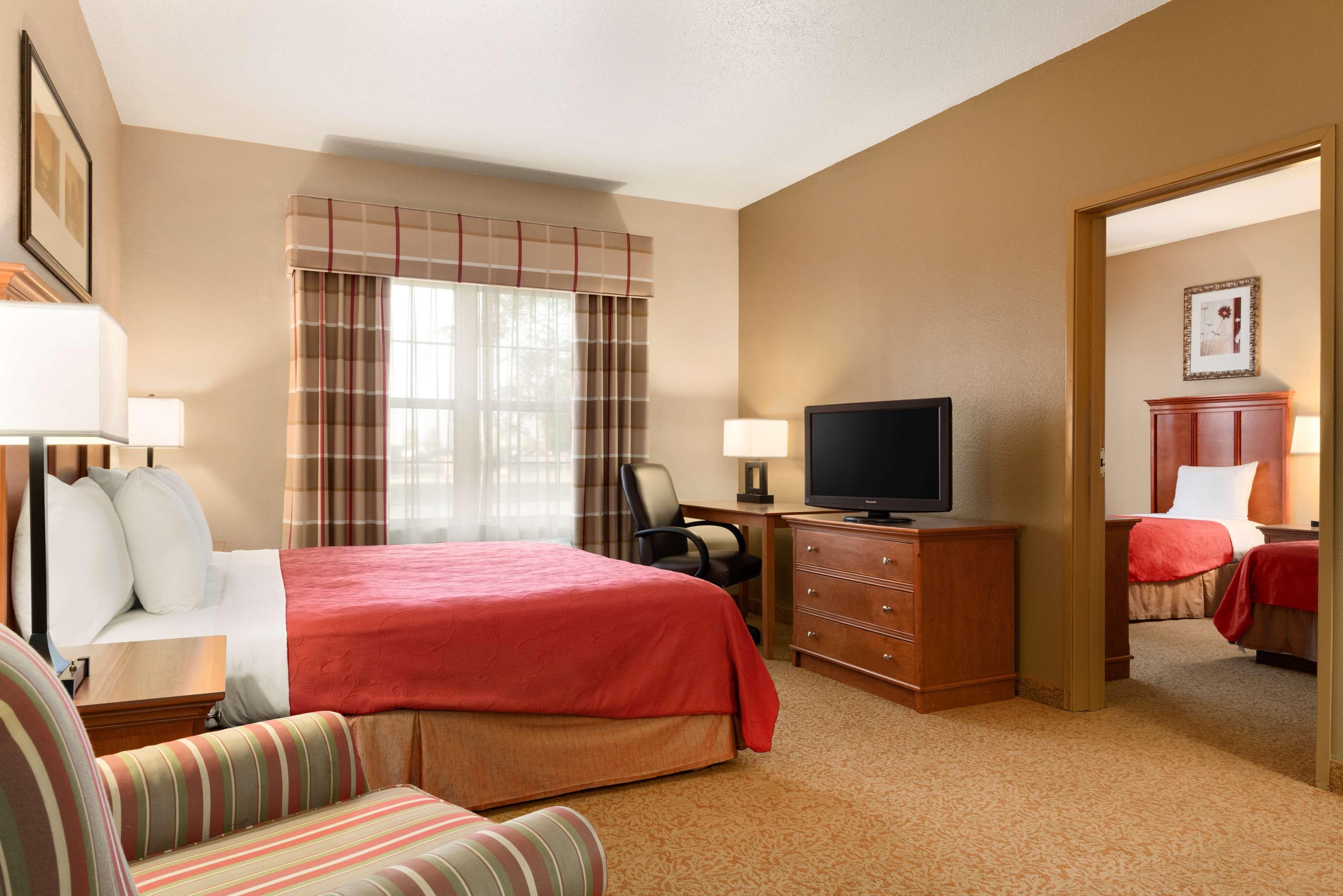 Country Inn & Suites by Radisson, Sycamore, IL — 6