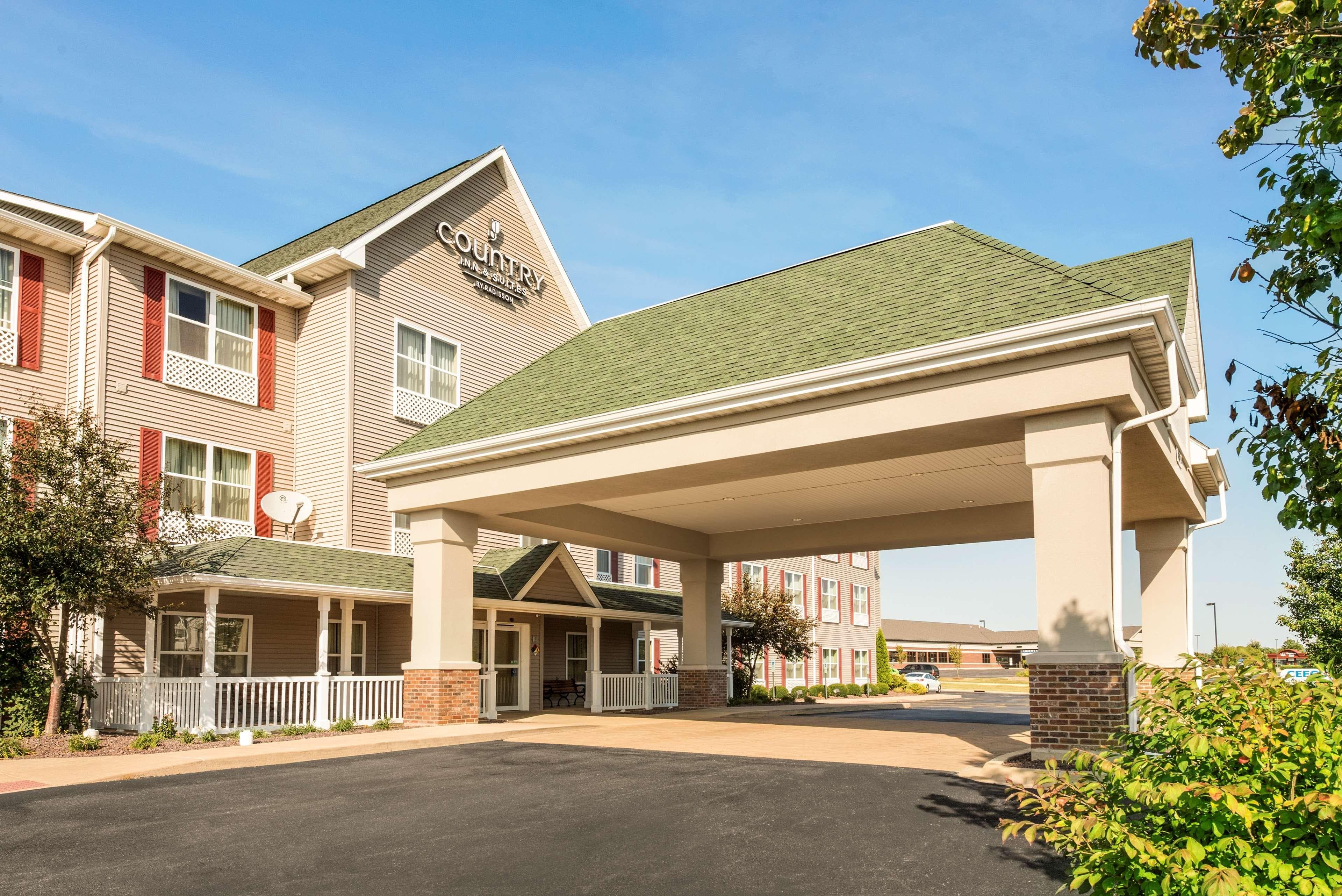 Country Inn & Suites by Radisson, Peoria North, IL - Image 1