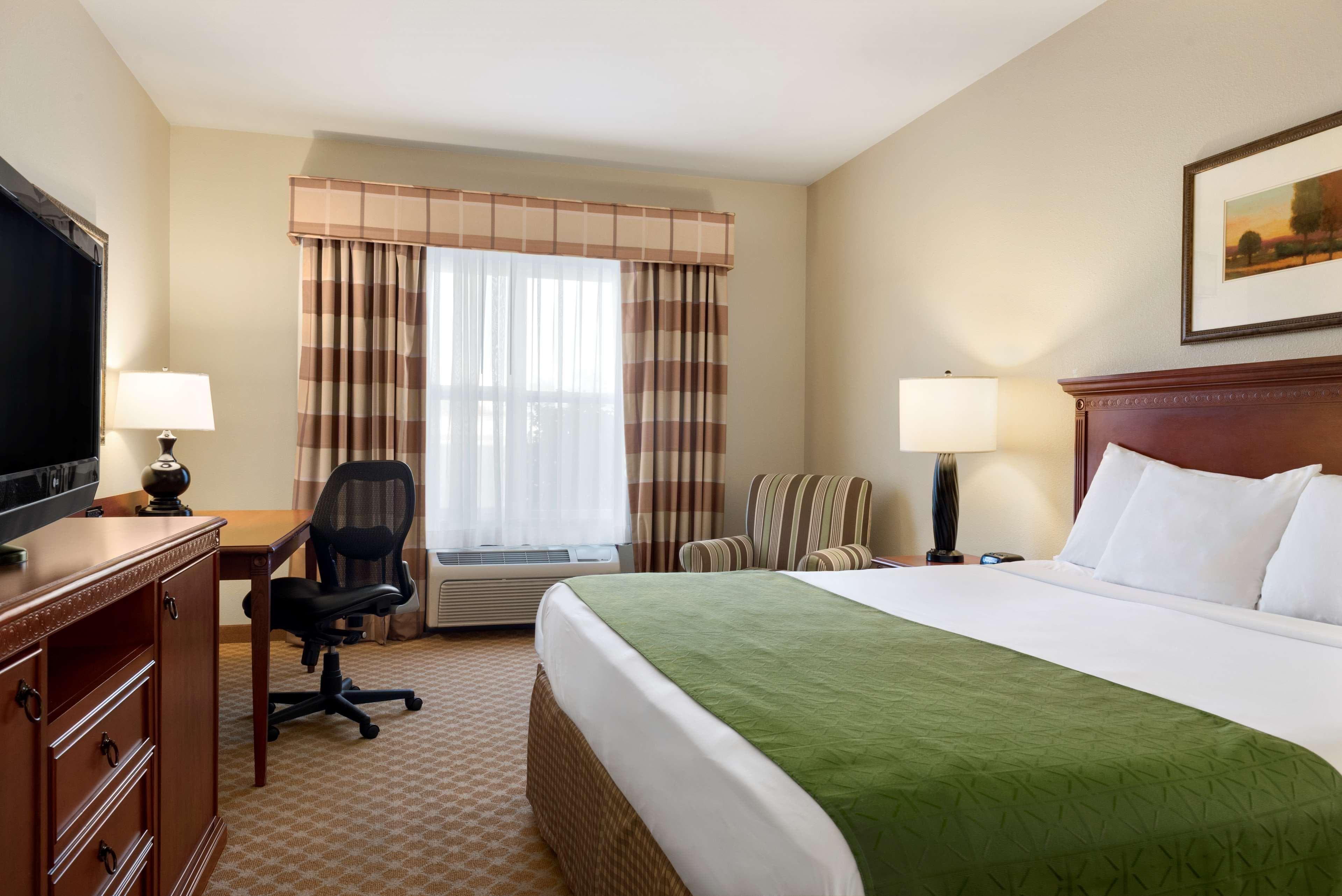Country Inn & Suites by Radisson, Peoria North, IL - Image 2