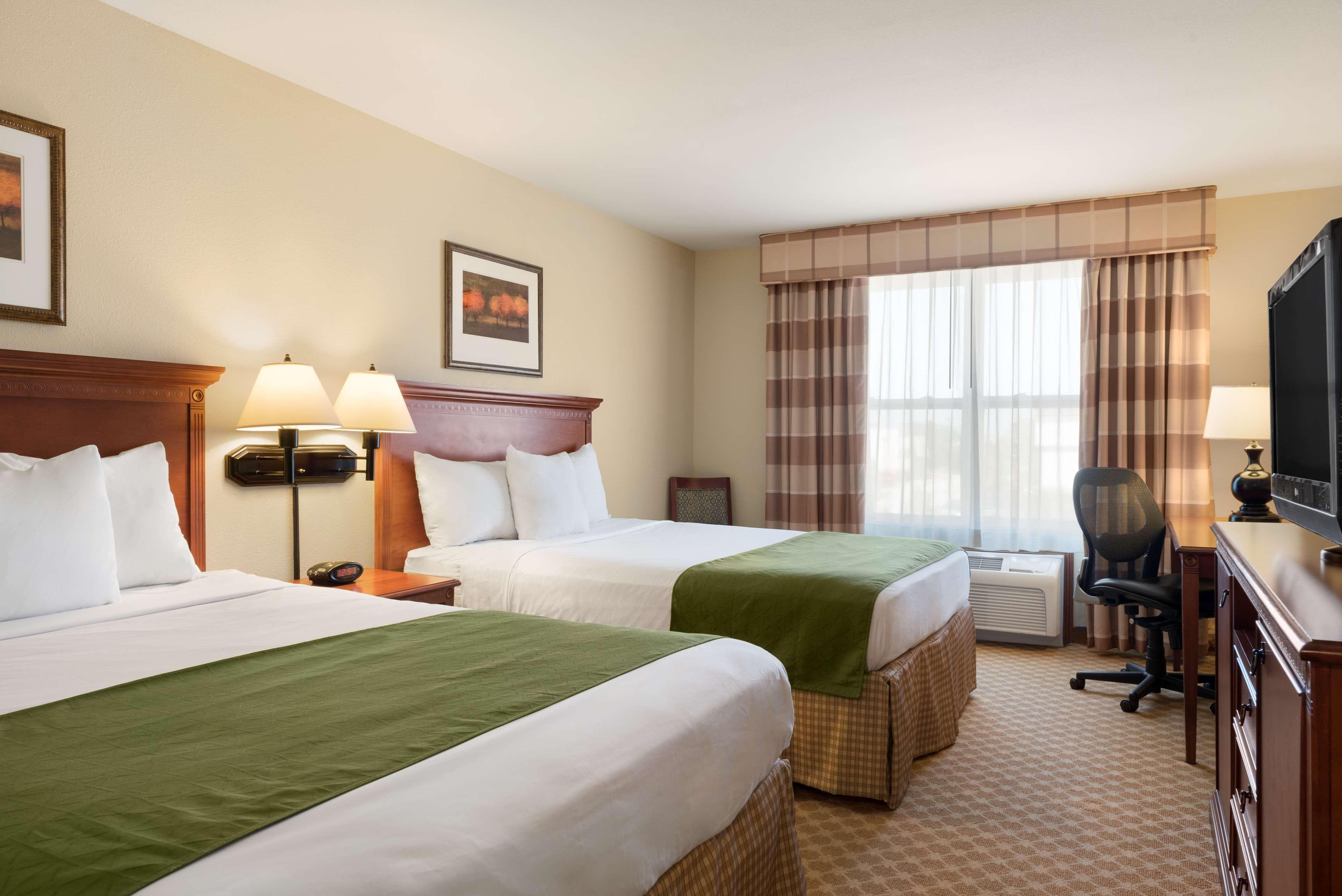 Country Inn & Suites by Radisson, Peoria North, IL — 9