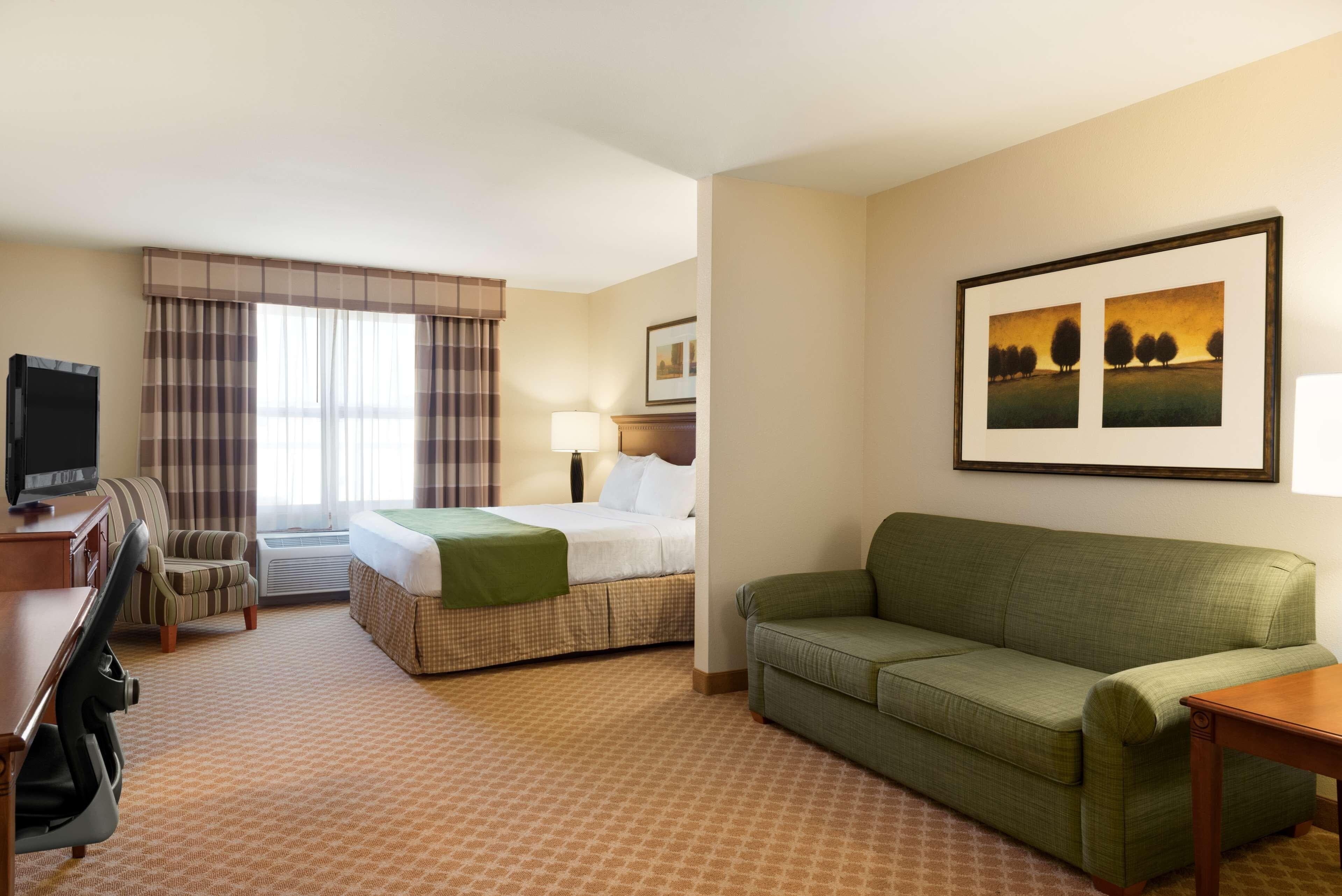 Country Inn & Suites by Radisson, Peoria North, IL - Image 4
