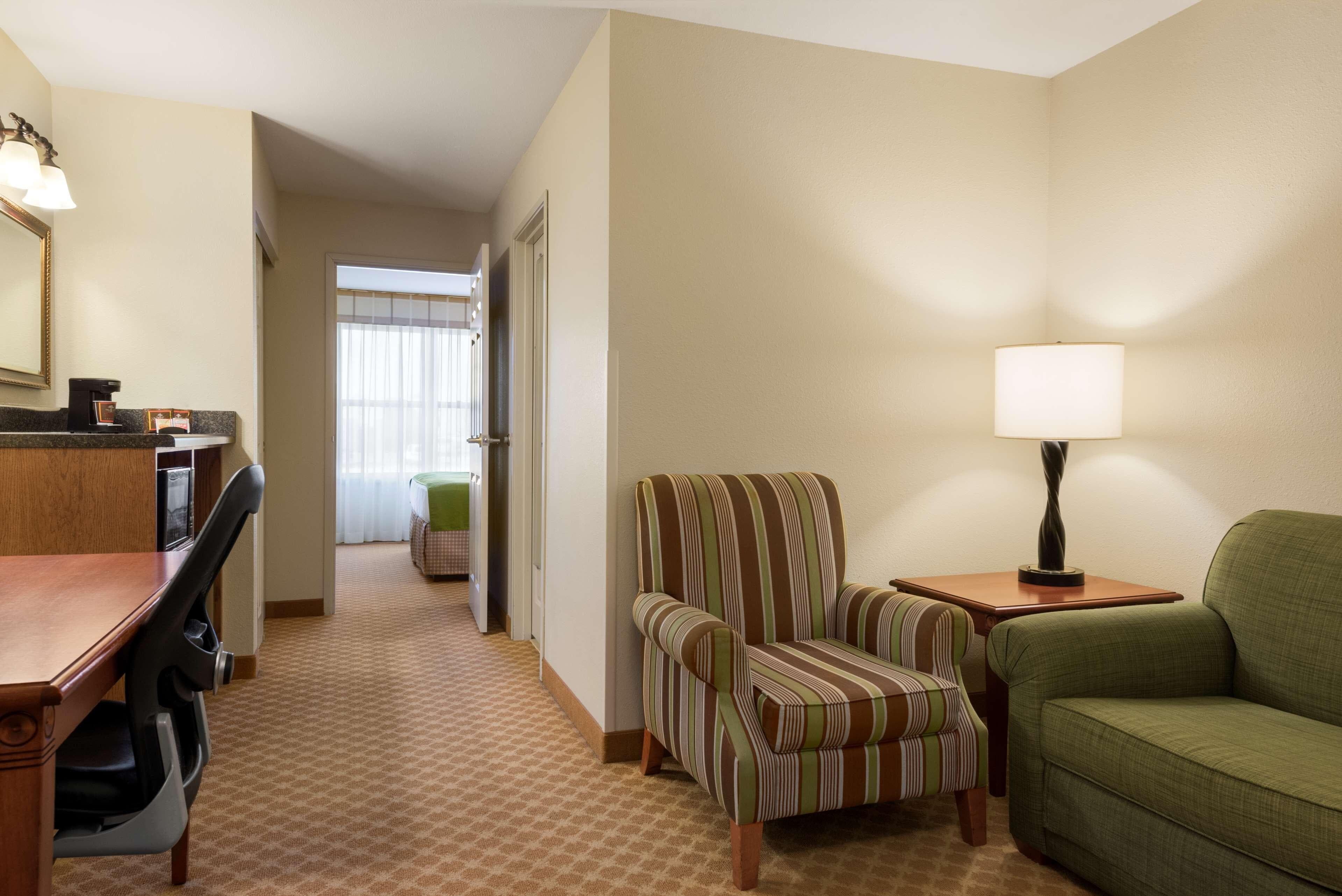 Country Inn & Suites by Radisson, Peoria North, IL — 8