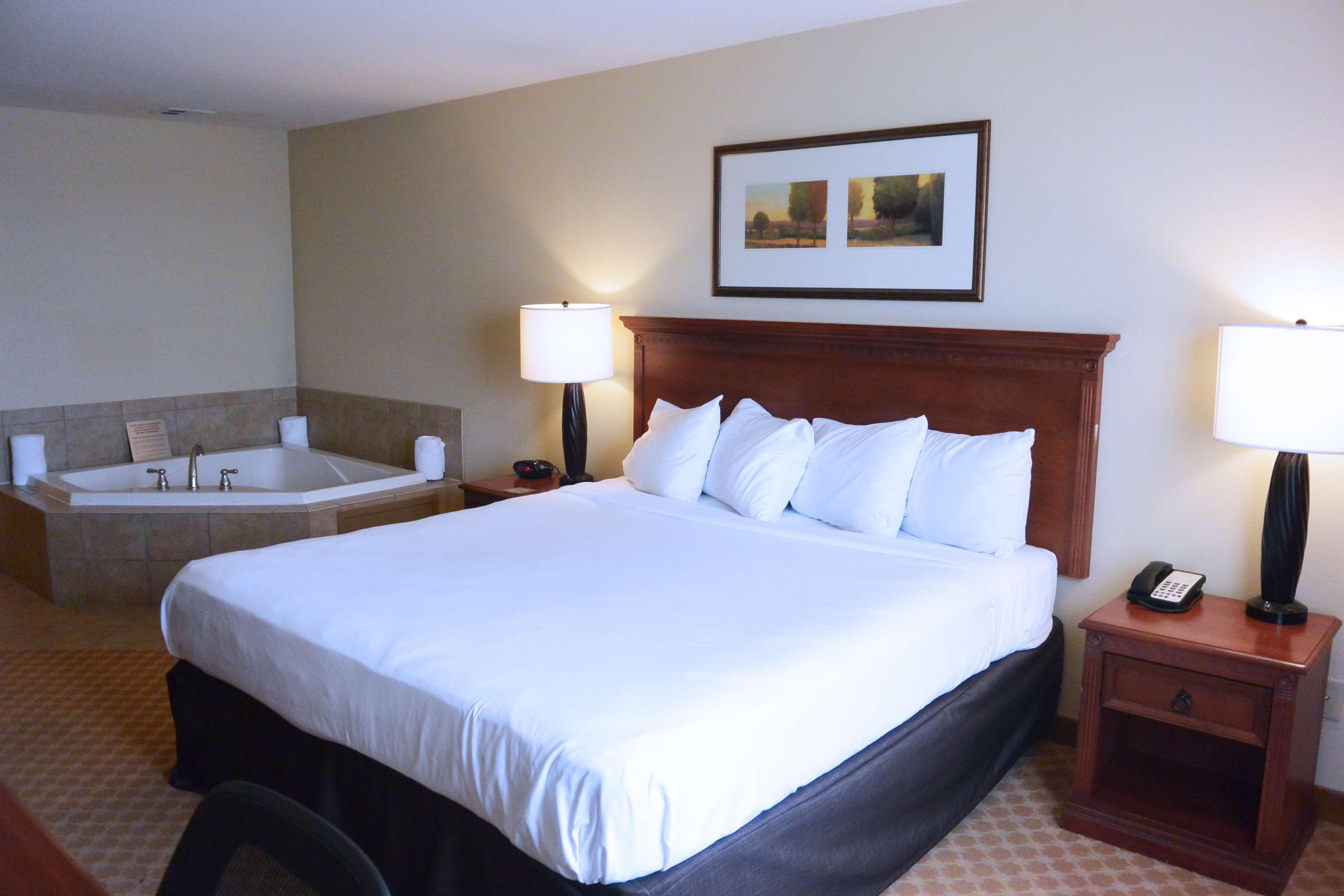Country Inn & Suites by Radisson, Peoria North, IL — 6