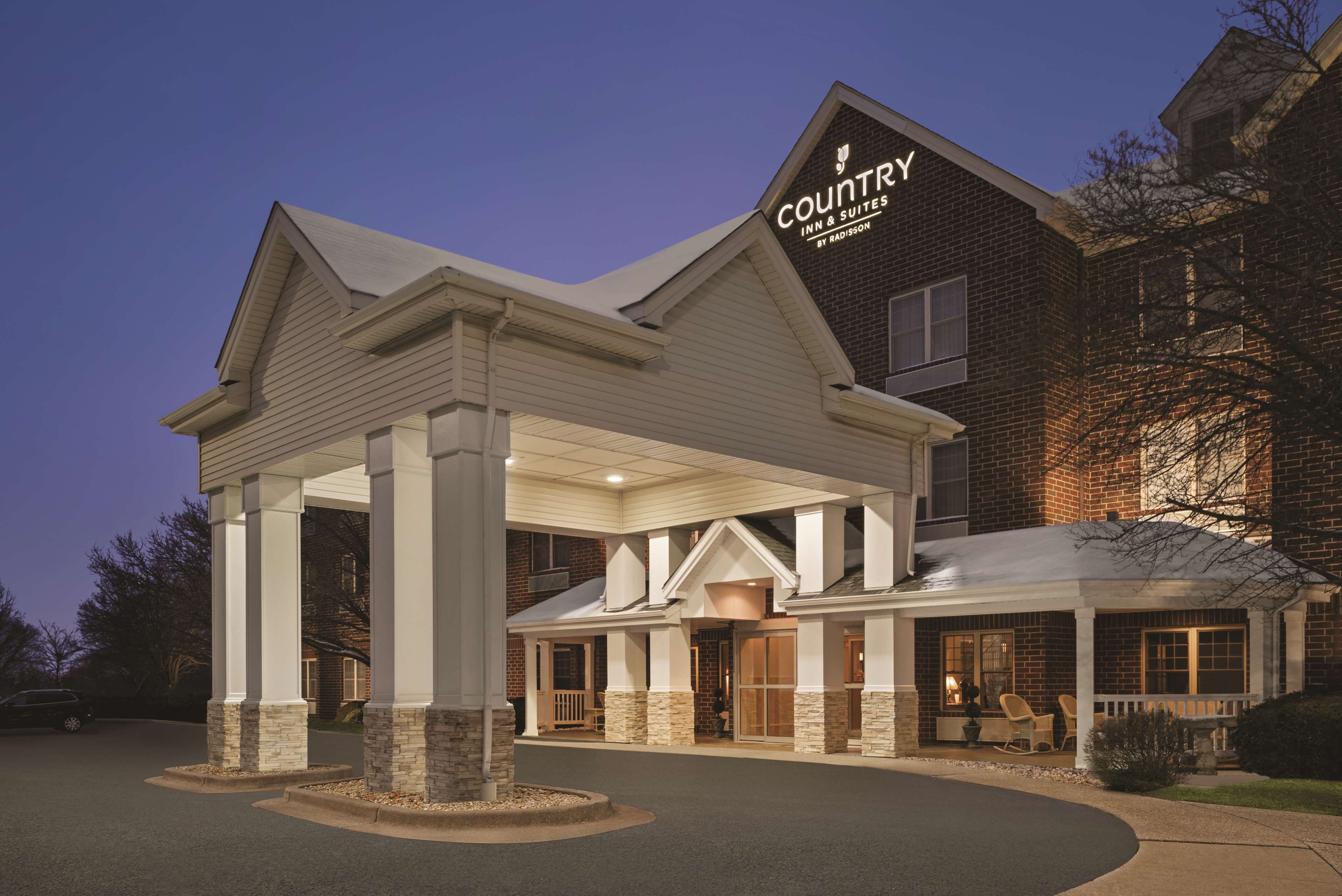 Country Inn & Suites by Radisson, Schaumburg, IL - Image 1