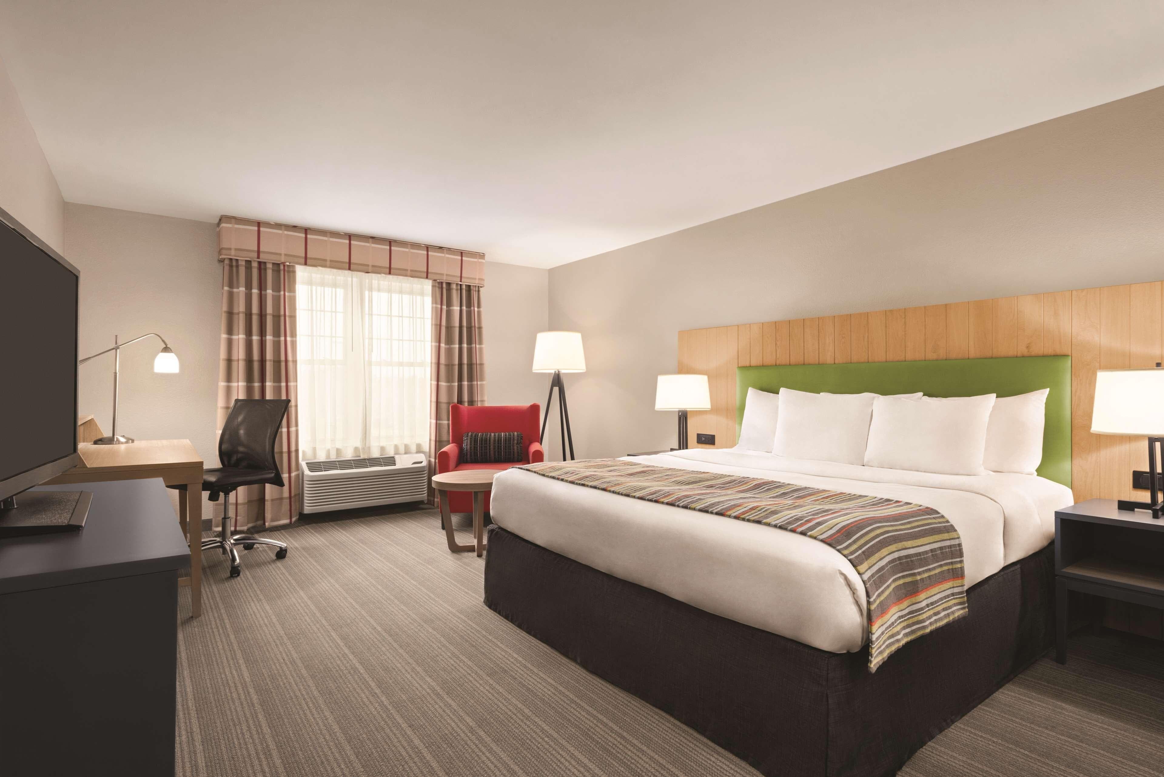 Country Inn & Suites by Radisson, Schaumburg, IL - Image 2