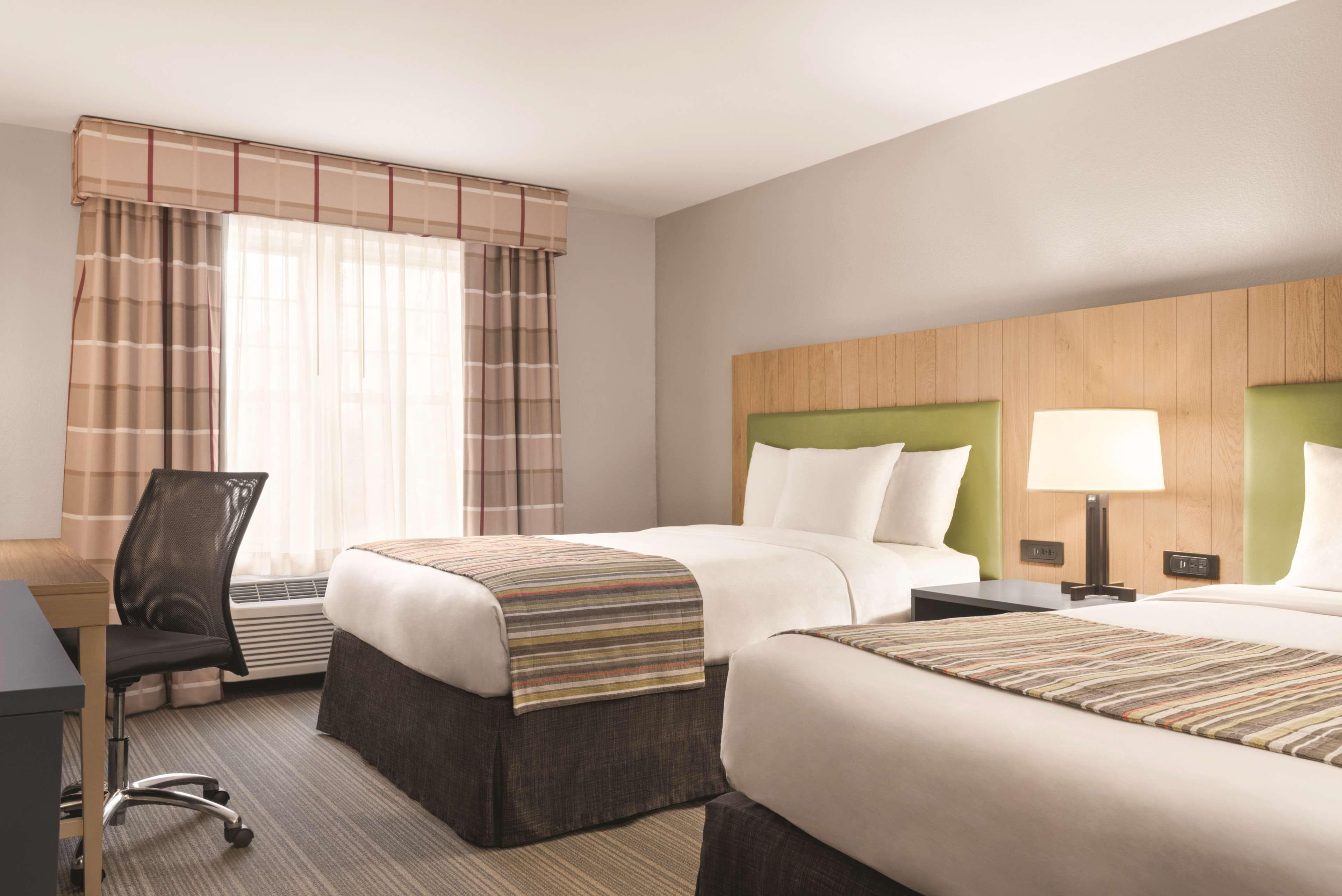 Country Inn & Suites by Radisson, Schaumburg, IL — 28