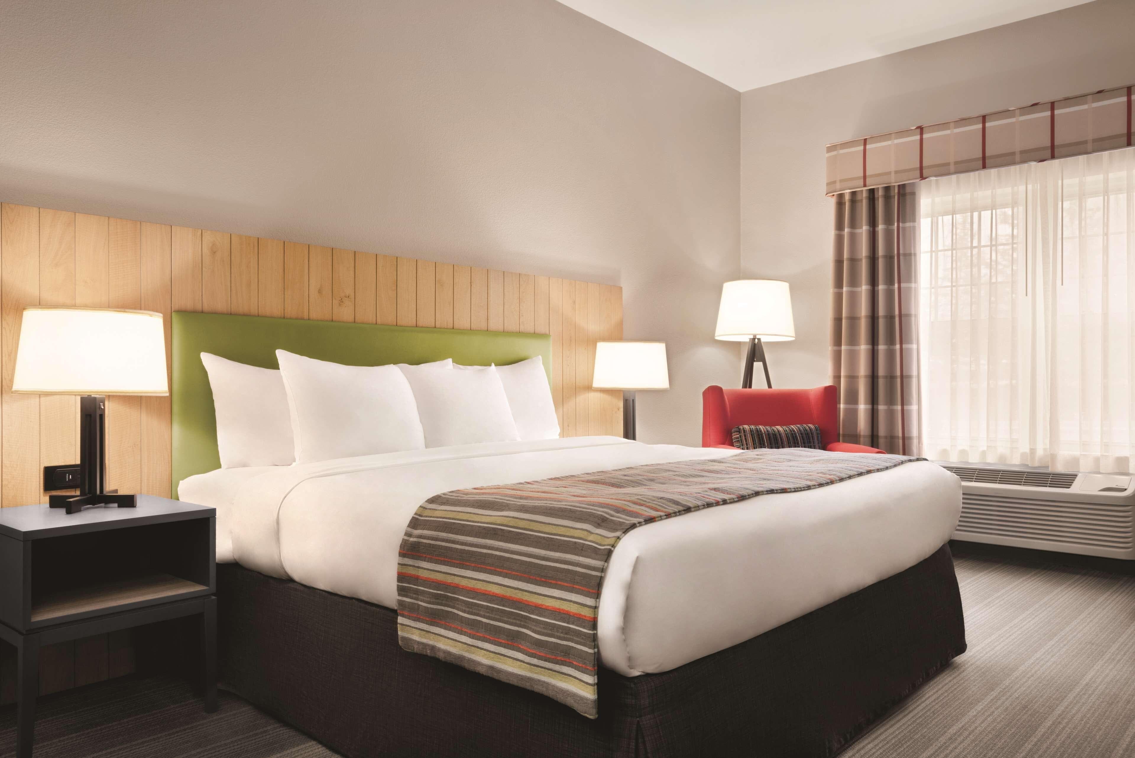 Country Inn & Suites by Radisson, Schaumburg, IL — 10
