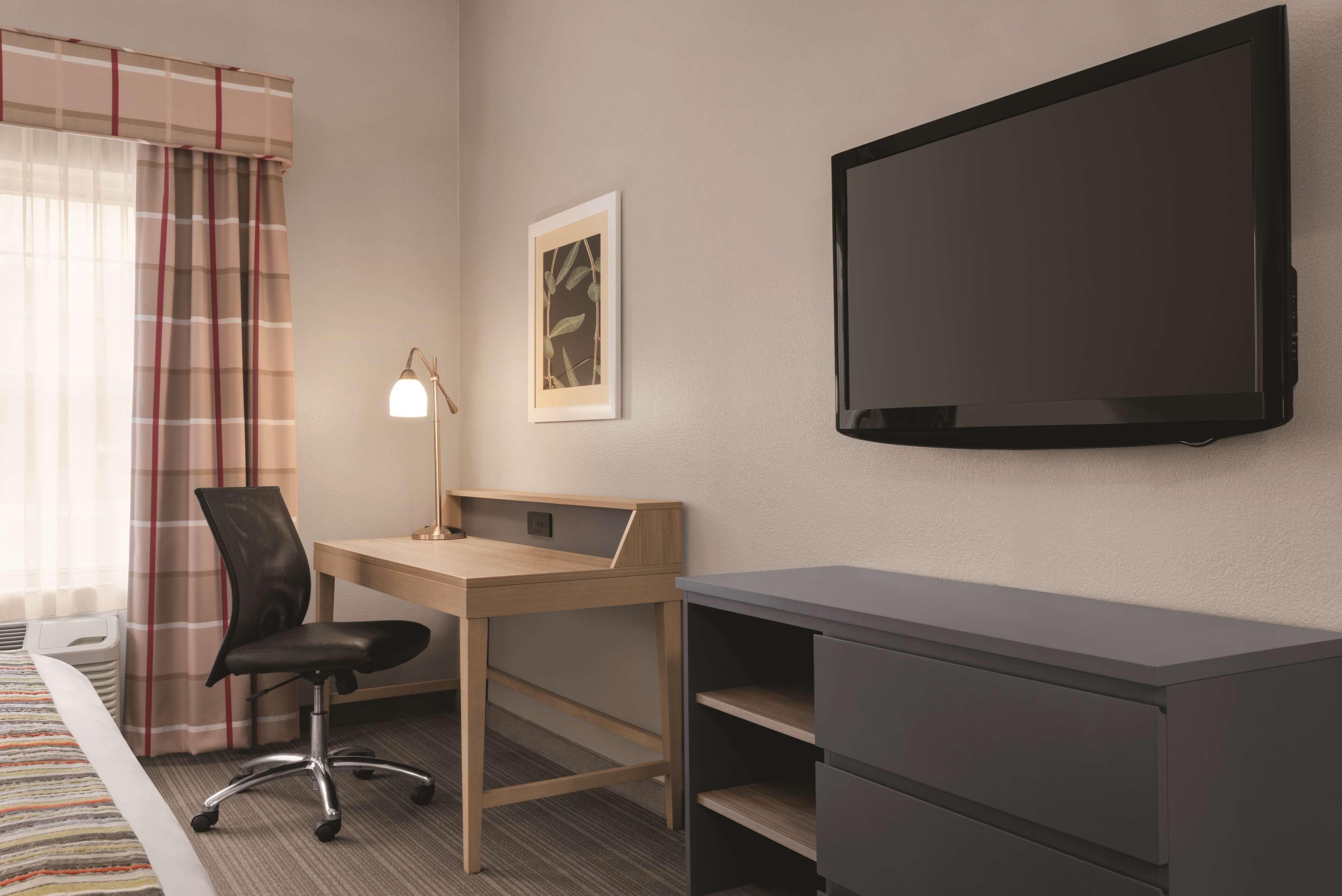 Country Inn & Suites by Radisson, Schaumburg, IL — 11