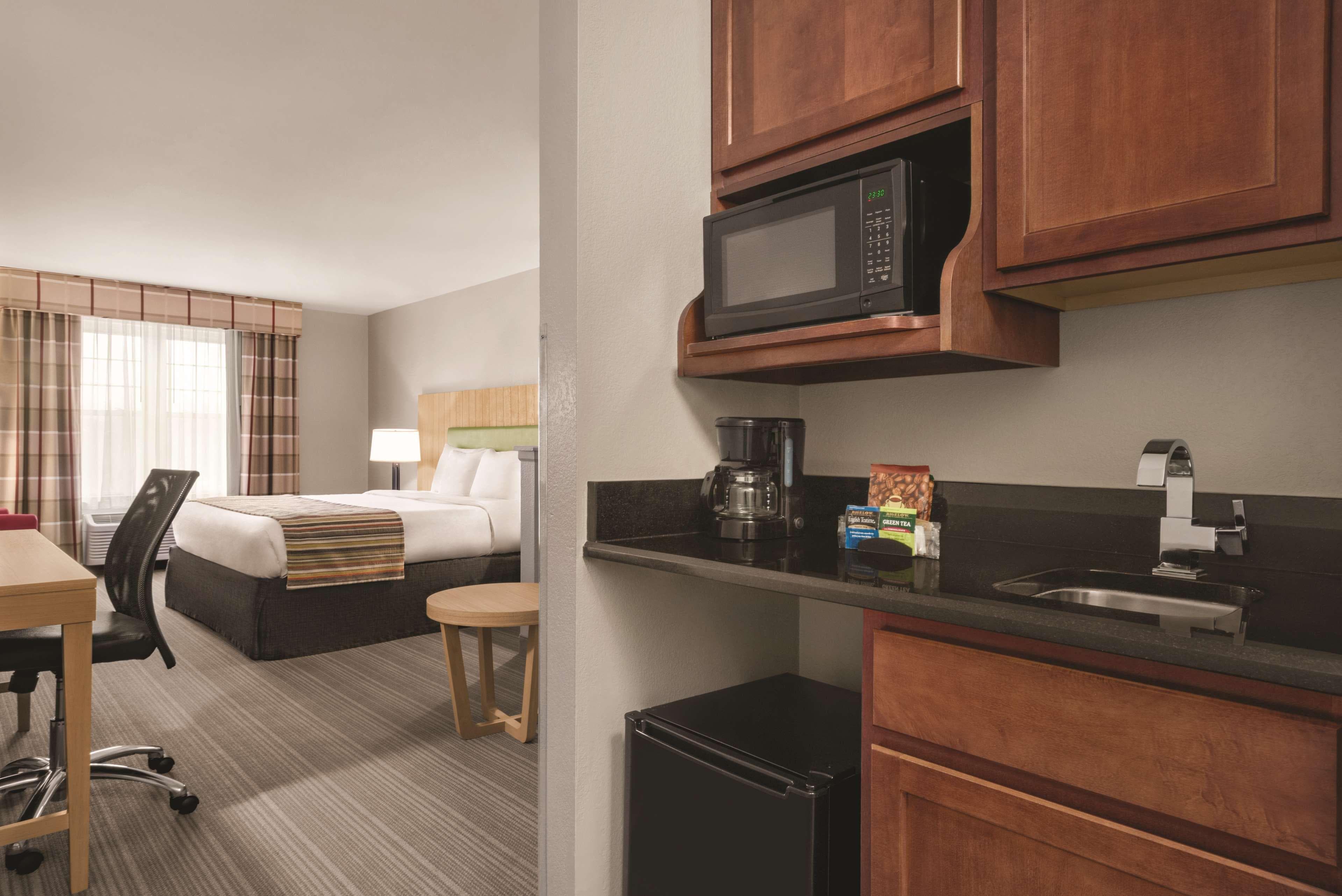 Country Inn & Suites by Radisson, Schaumburg, IL — 12