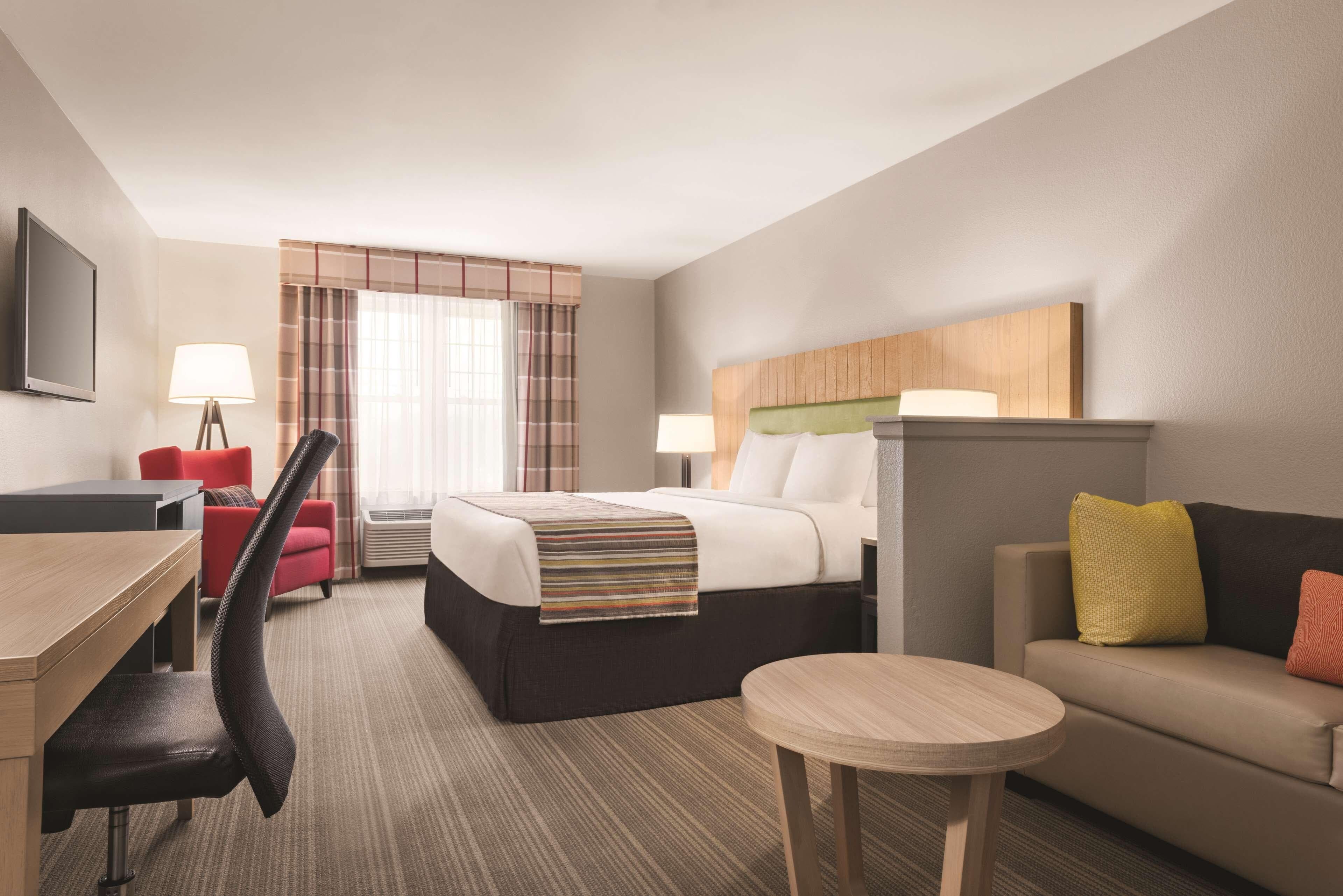 Country Inn & Suites by Radisson, Schaumburg, IL — 13